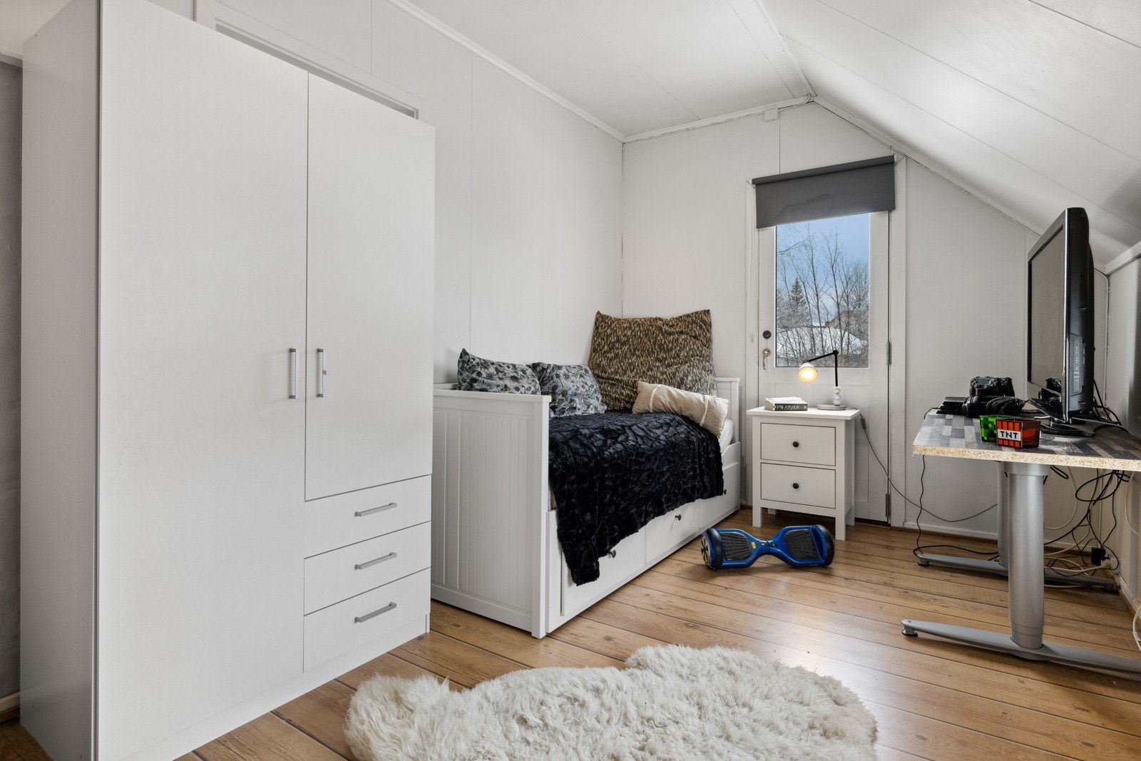 Soverom 5 er et lyst og fint rom med utgang til en nordvestvendt balkong på ca. 5m². Galleribilde