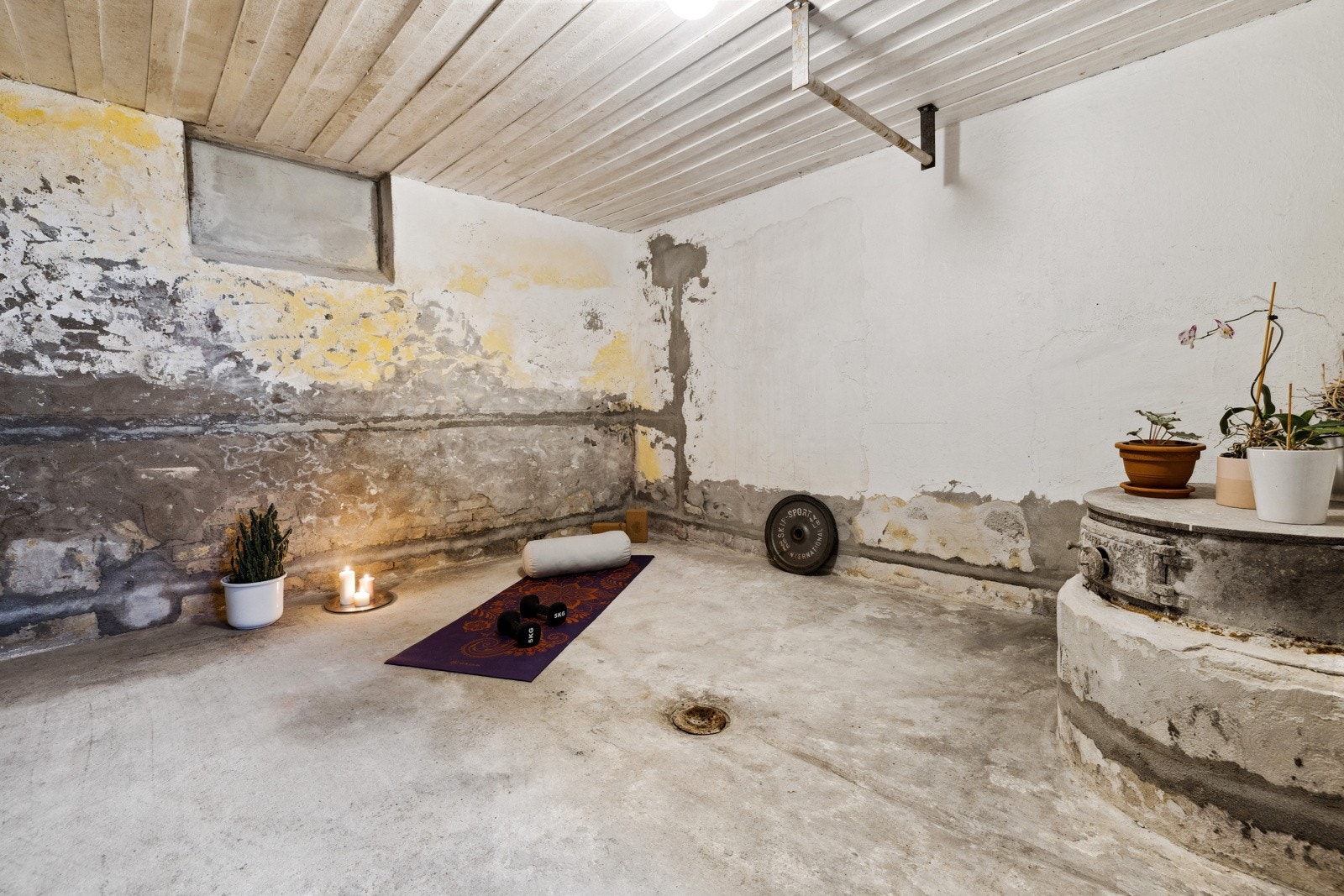 I tillegg til vaskerom er det 3 store rom med god plass for oppbevaring eller lignende. Galleribilde