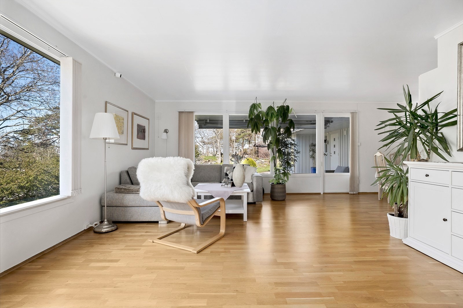 Fra stuen er det utgang til terrassen. Galleribilde