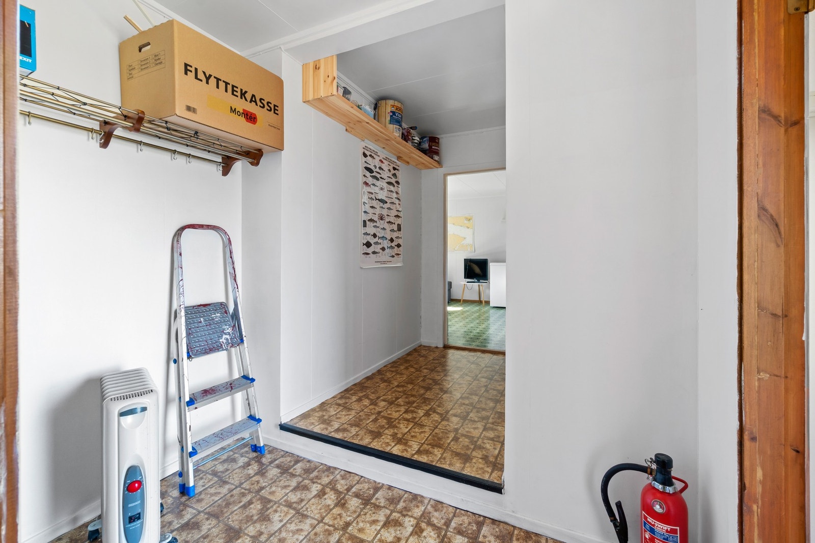 Gang/entré med god plass til å henge fra seg yttertøyet. Galleribilde