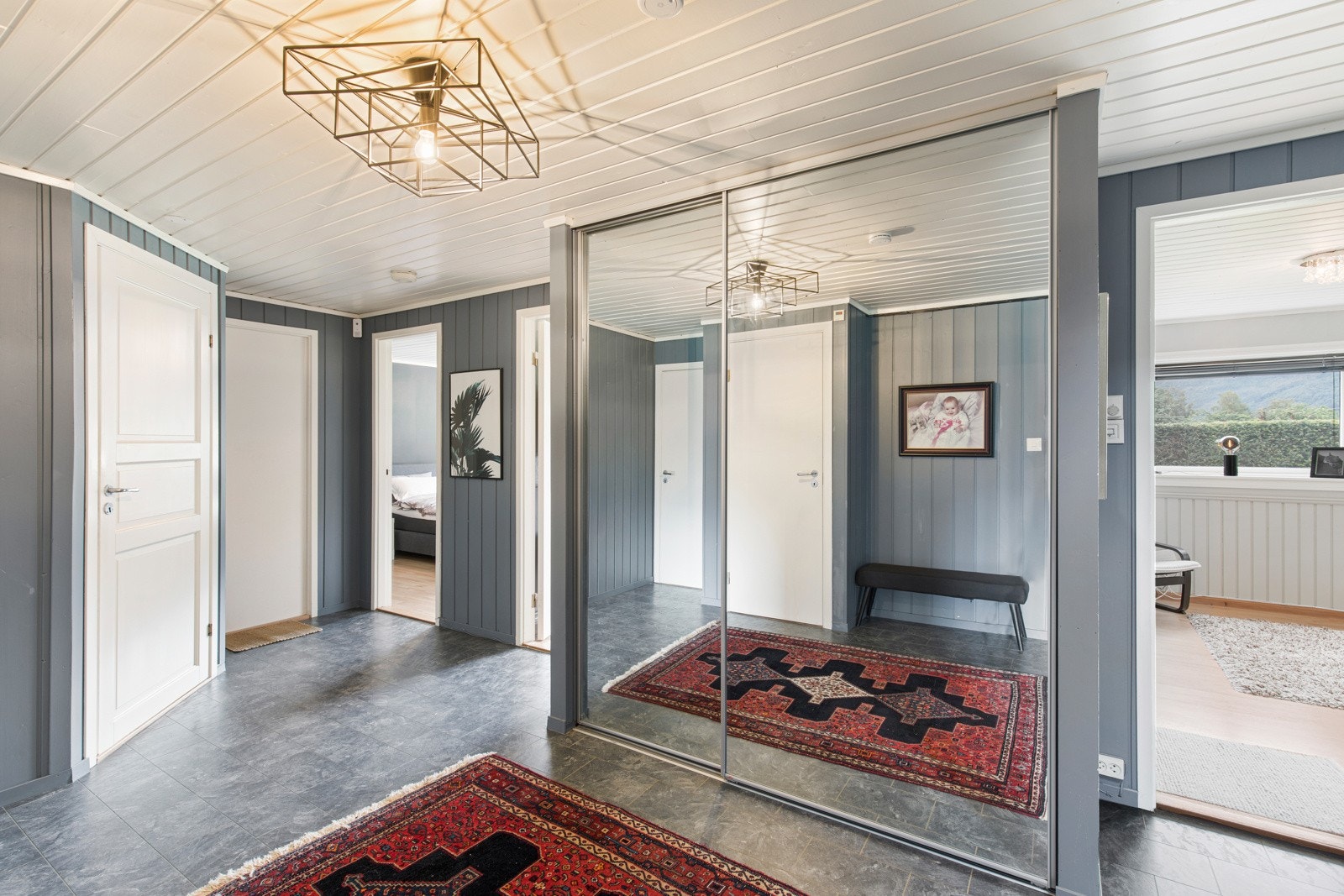Kjellergang. Samtlige gulv foruten soverom og bod har varmekabler i gulv. Galleribilde