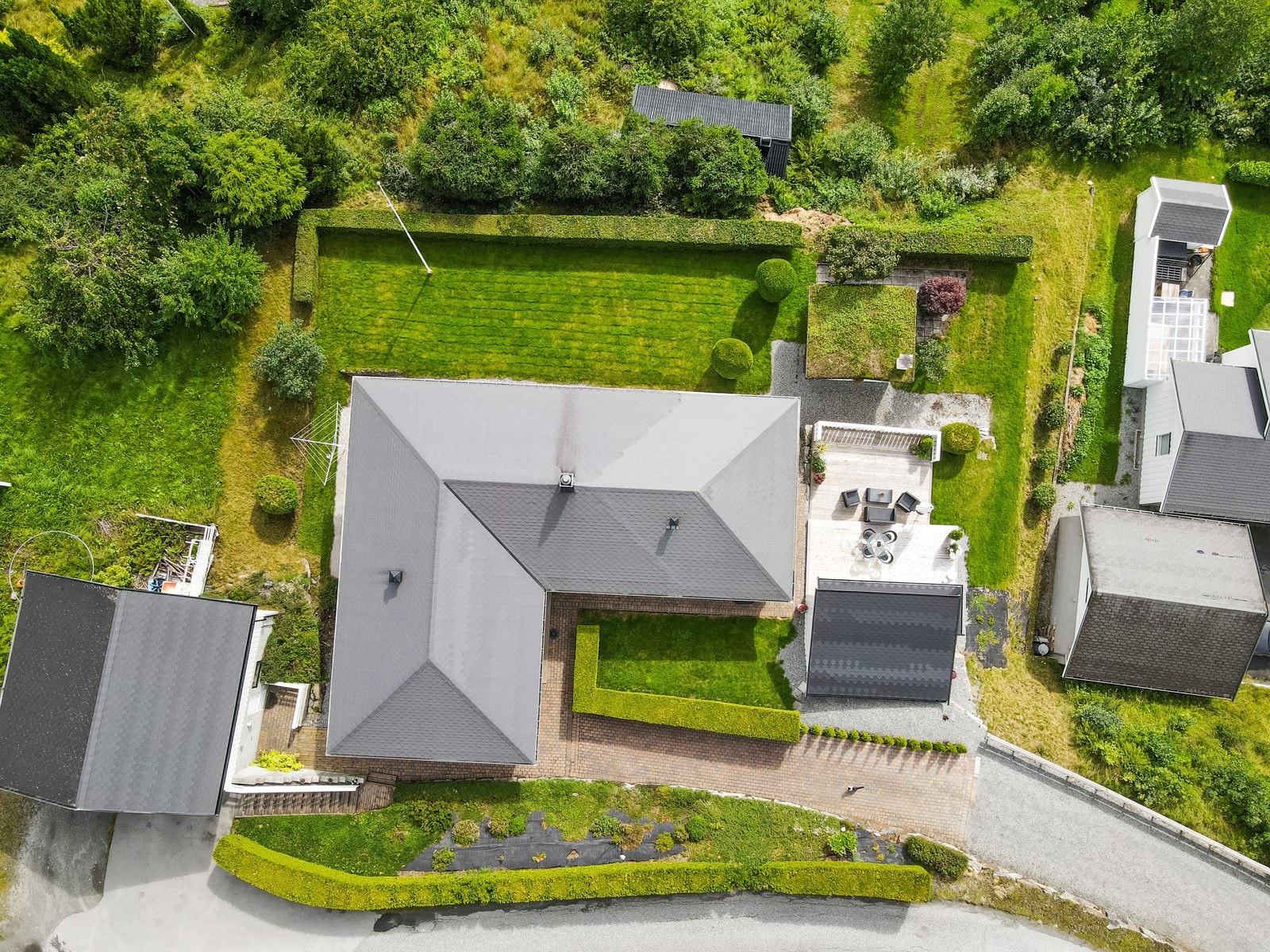 En meget innholdsrik og velholdt eiendom. Galleribilde