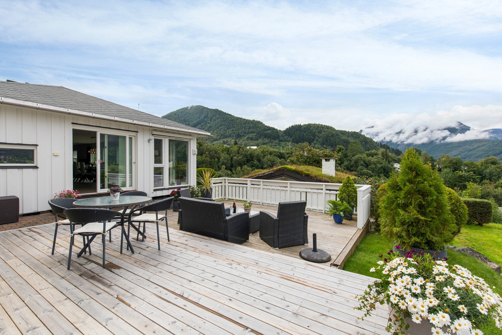 Terrasse. Galleribilde