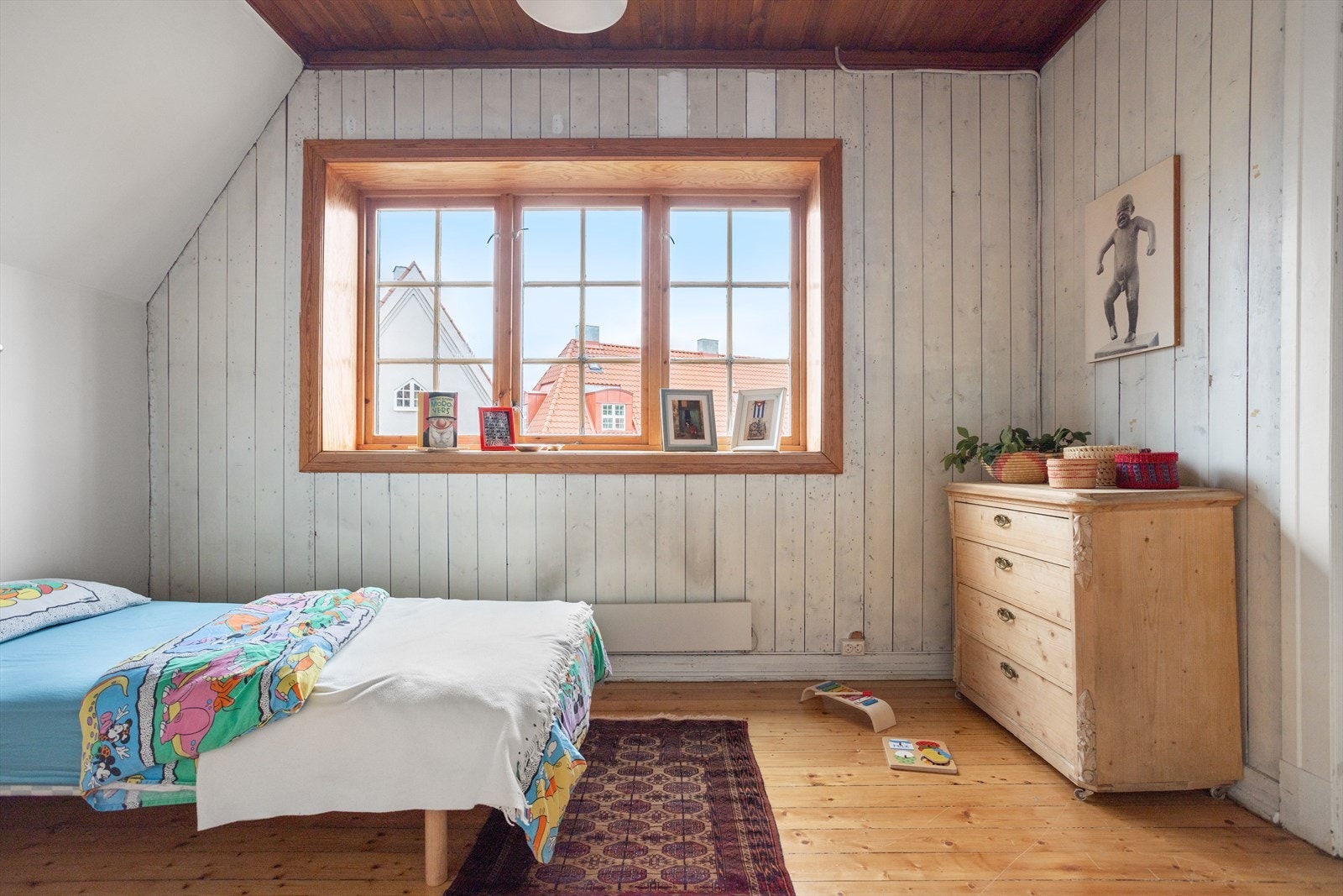 Det øvrige soverommet fungerer ypperlig som barnerom, gjesterom, kontor eller det man måtte ha behov for. Galleribilde