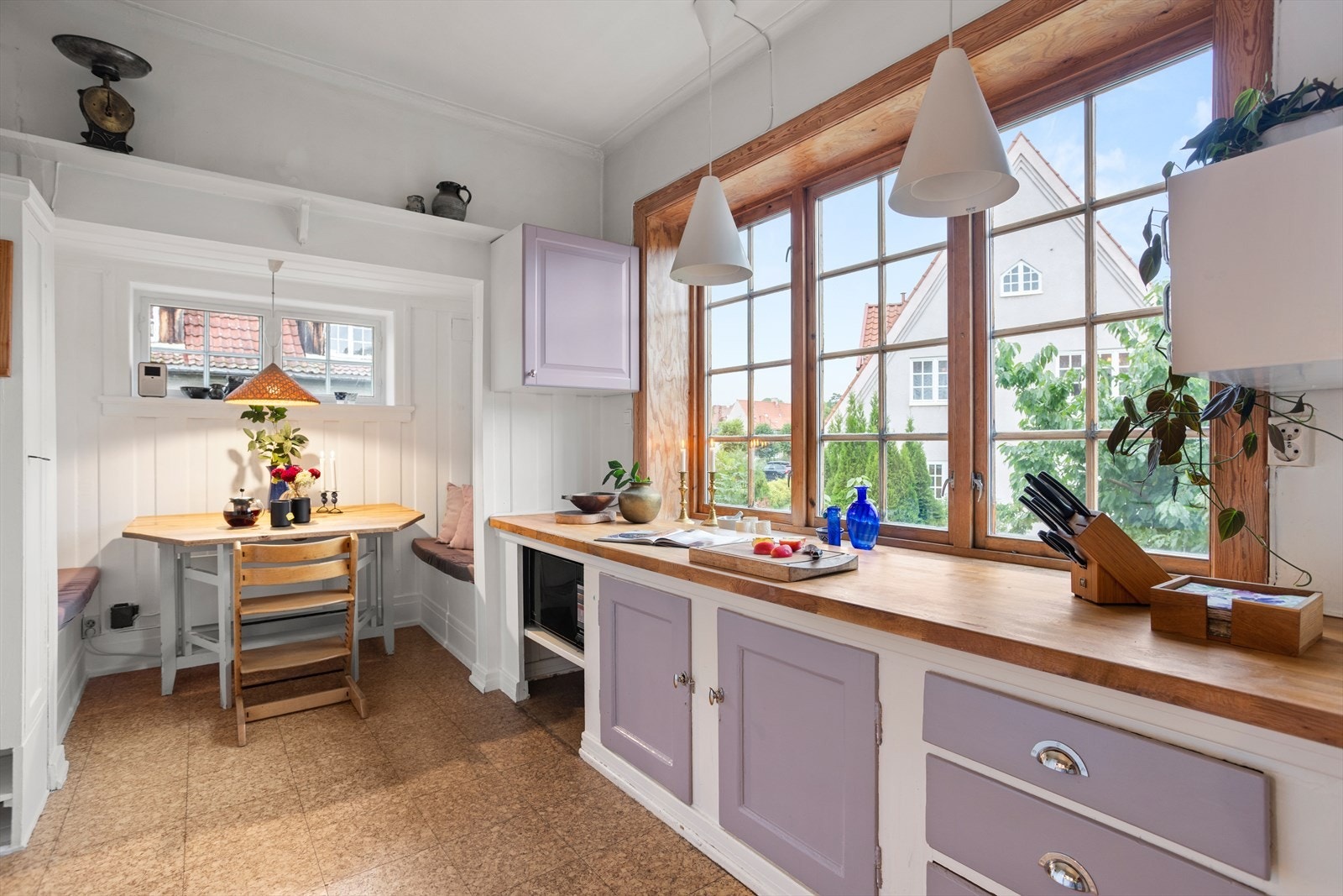 Kjøkkenet består av en delvis original innredning og en nyere innredning fra IKEA som var ny i 2016. Galleribilde