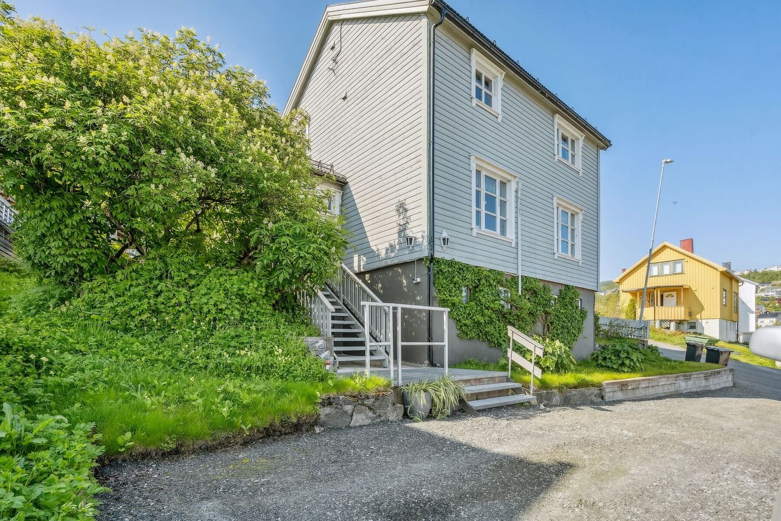 En innholdsrik og godt ivaretatt enebolig i Harstadbotn Galleribilde
