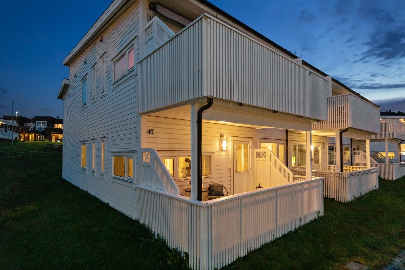 Her bor man sentralt til i et barnevennlig område, rett ved buss, butikker, badestrand og Buvik skole. Galleribilde