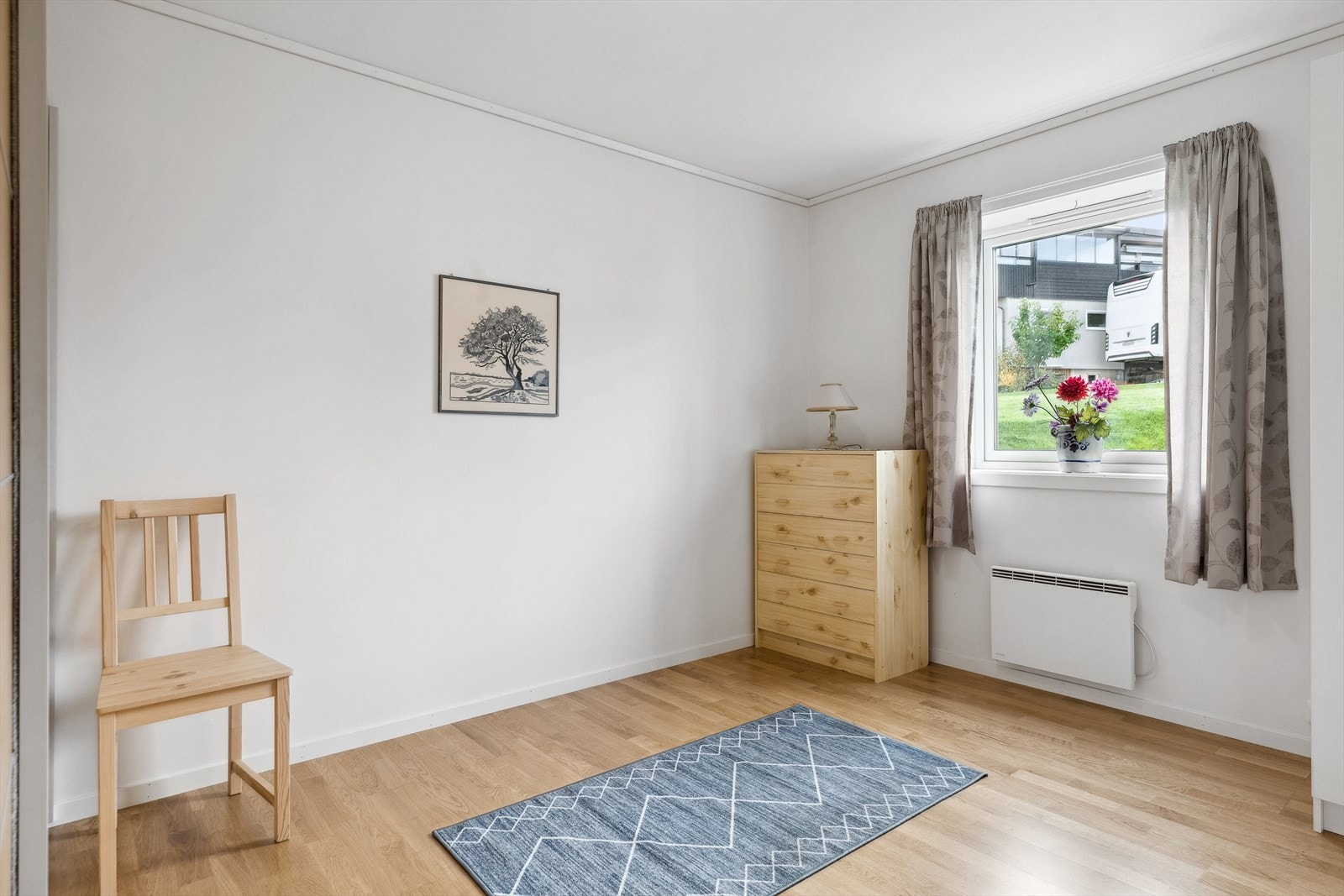 Leiligheten oppvarmes elektrisk med stedvis panelovner. Galleribilde