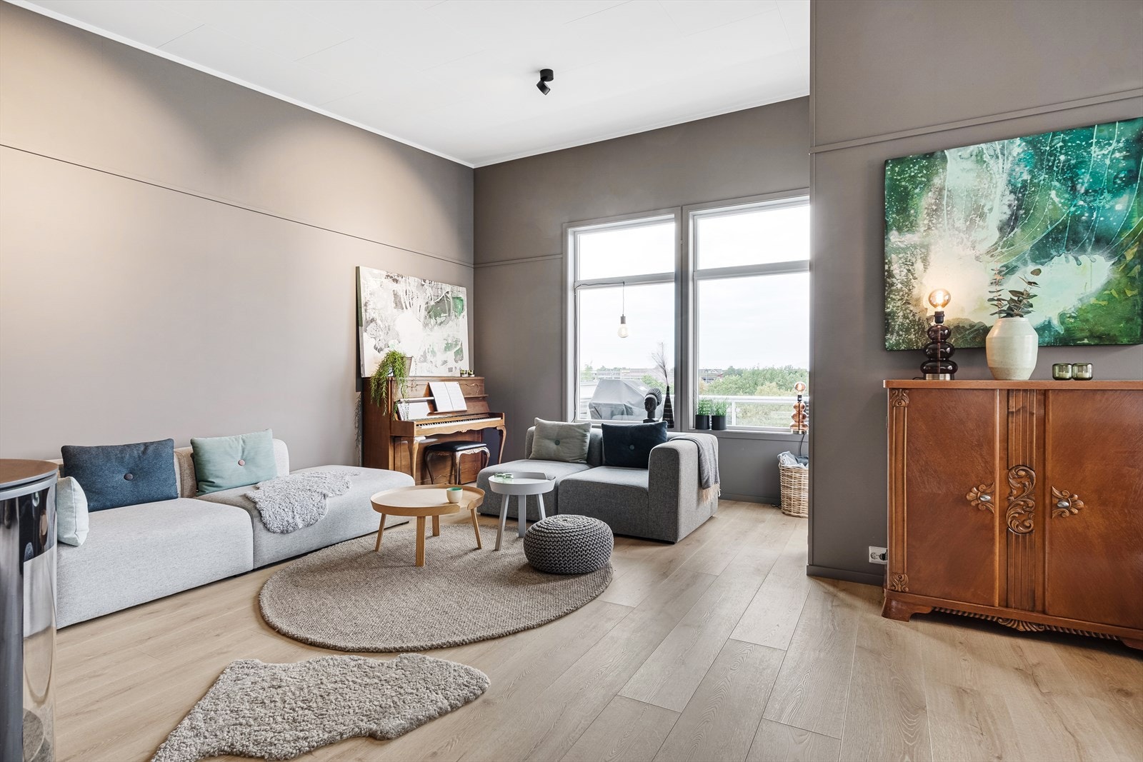 Leiligheten er oppvarmet med vedfyring og el. Galleribilde