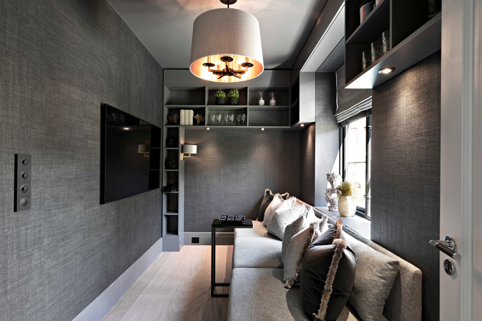 Boligen holder en gjennomgående høy standard, hvor det er benyttet tidsriktige farger og materialbruk. Galleribilde