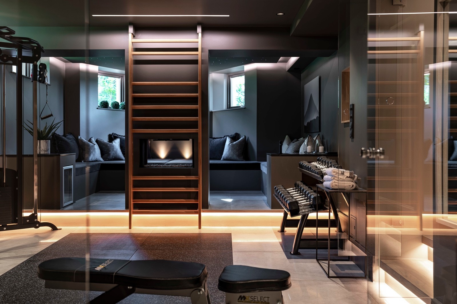 I kjelleretasjen er det et fullt utstyrt treningsrom med eget loungområde. Galleribilde