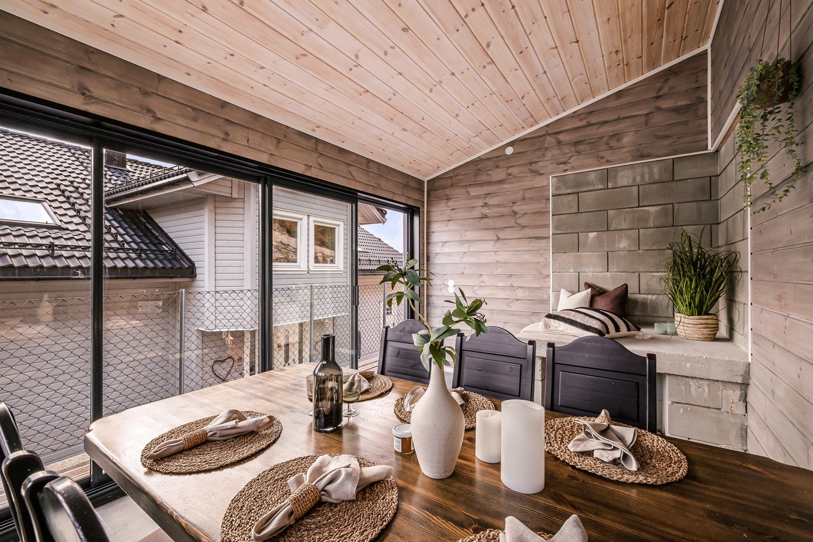 At hagestuen er isolert og har varme i gulv, gjør at selv i en snøstorm kan du kose deg inne. Galleribilde