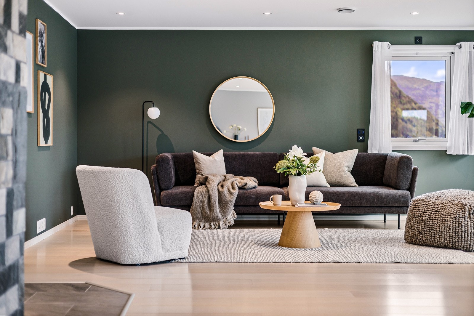 Her er plass til flere sofagrupper og møblering etter ønske. Galleribilde