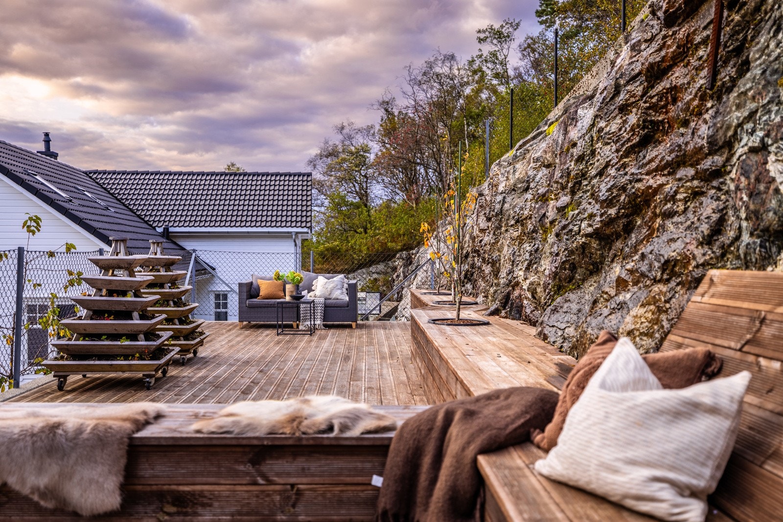 Stort terrassedekke for både voksne og barn. Har mange bruksområder. Galleribilde