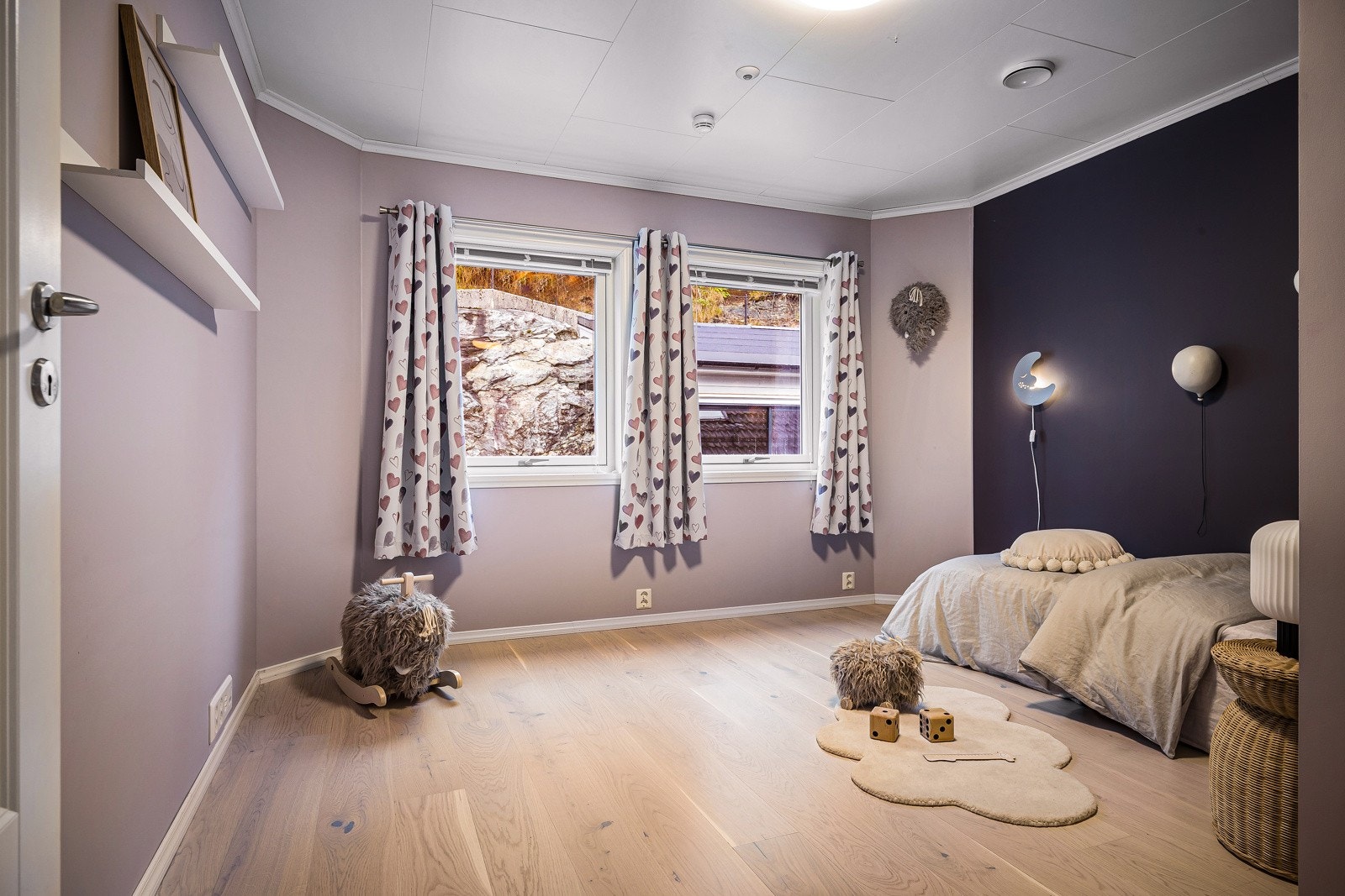 Rommet har en praktisk utforming. Galleribilde