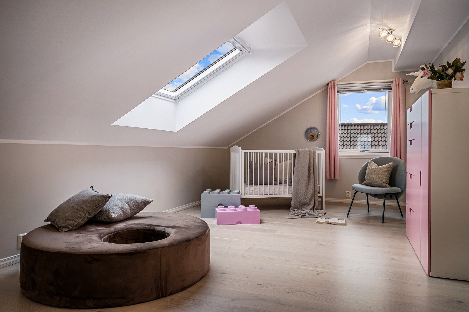 Soverom 4 er speilvendt av soverom 3, og tilsvarende størrelse. Galleribilde