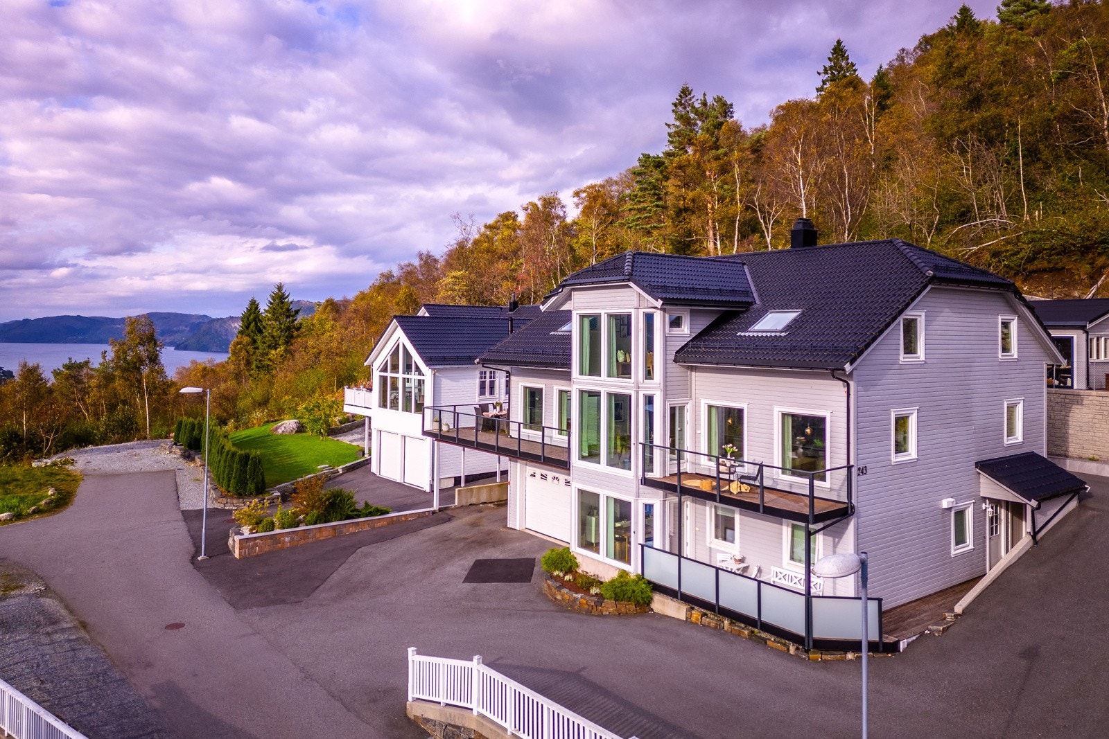 Velkommen til Seimsvegen 243 - presentert av Stine Larsen i Privatmegleren Galleribilde