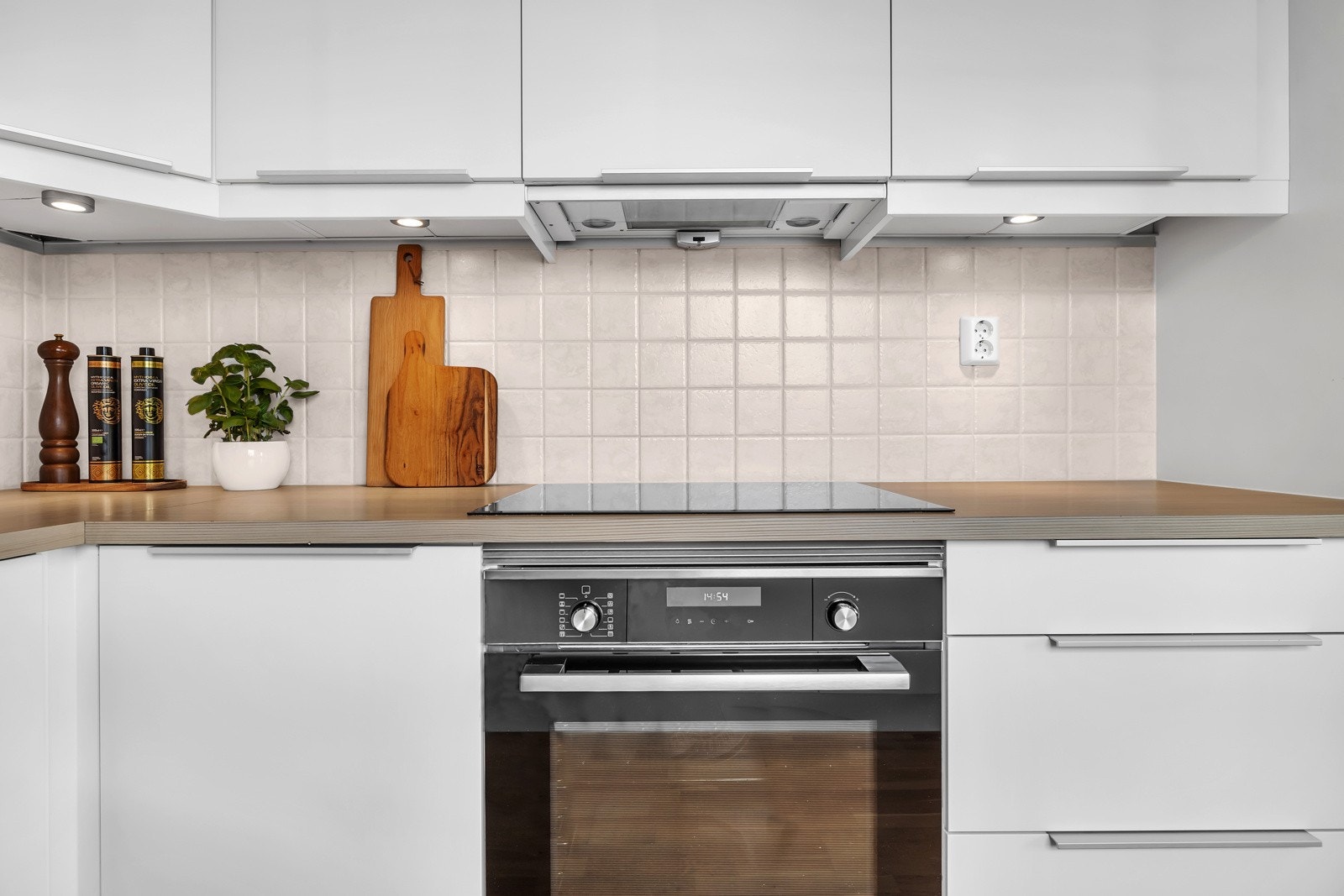 Innredningen er fra 2016 og samtlige hvitevarer er intergrerte Galleribilde