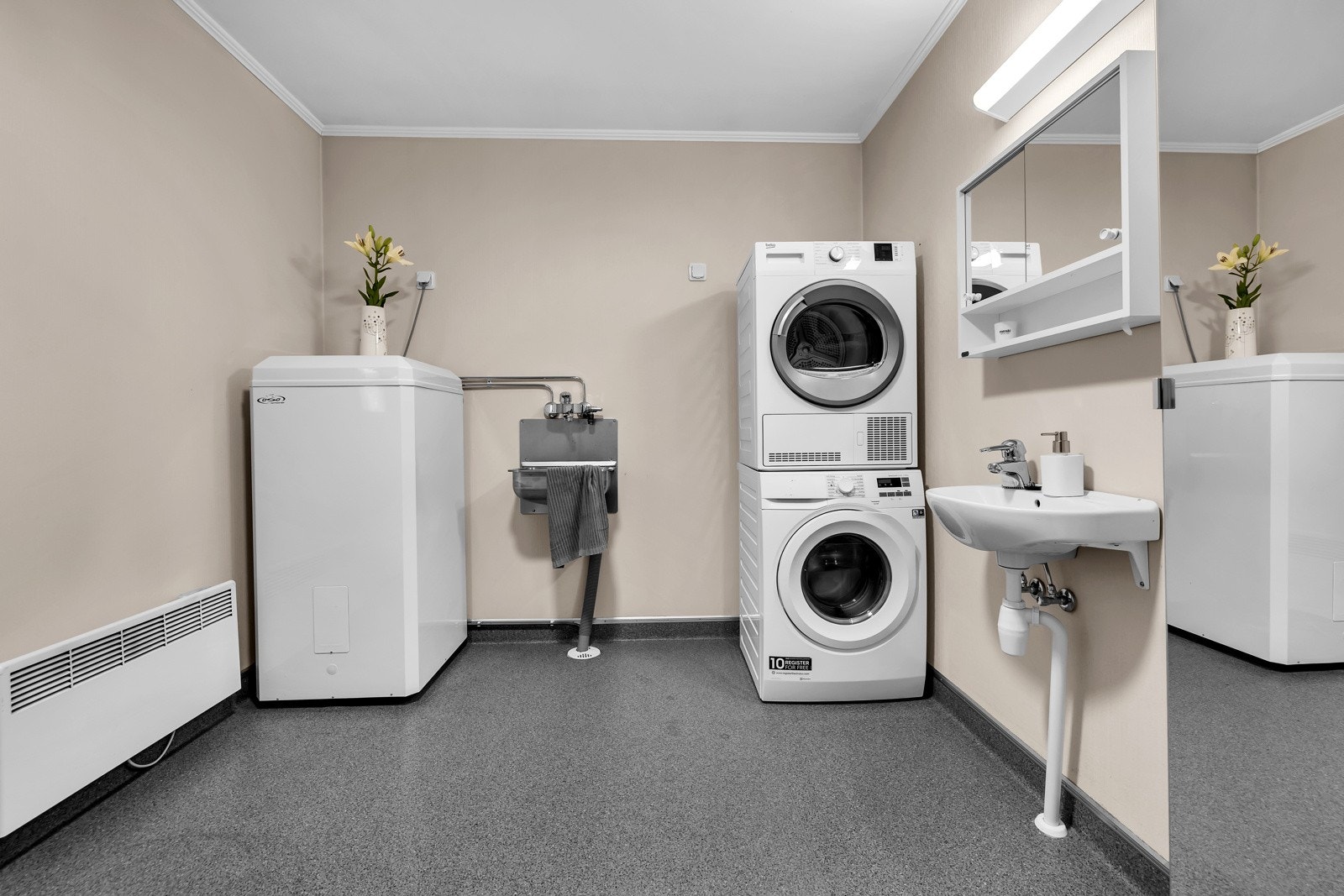 Stort vaskerom/bad på 9m2 Galleribilde