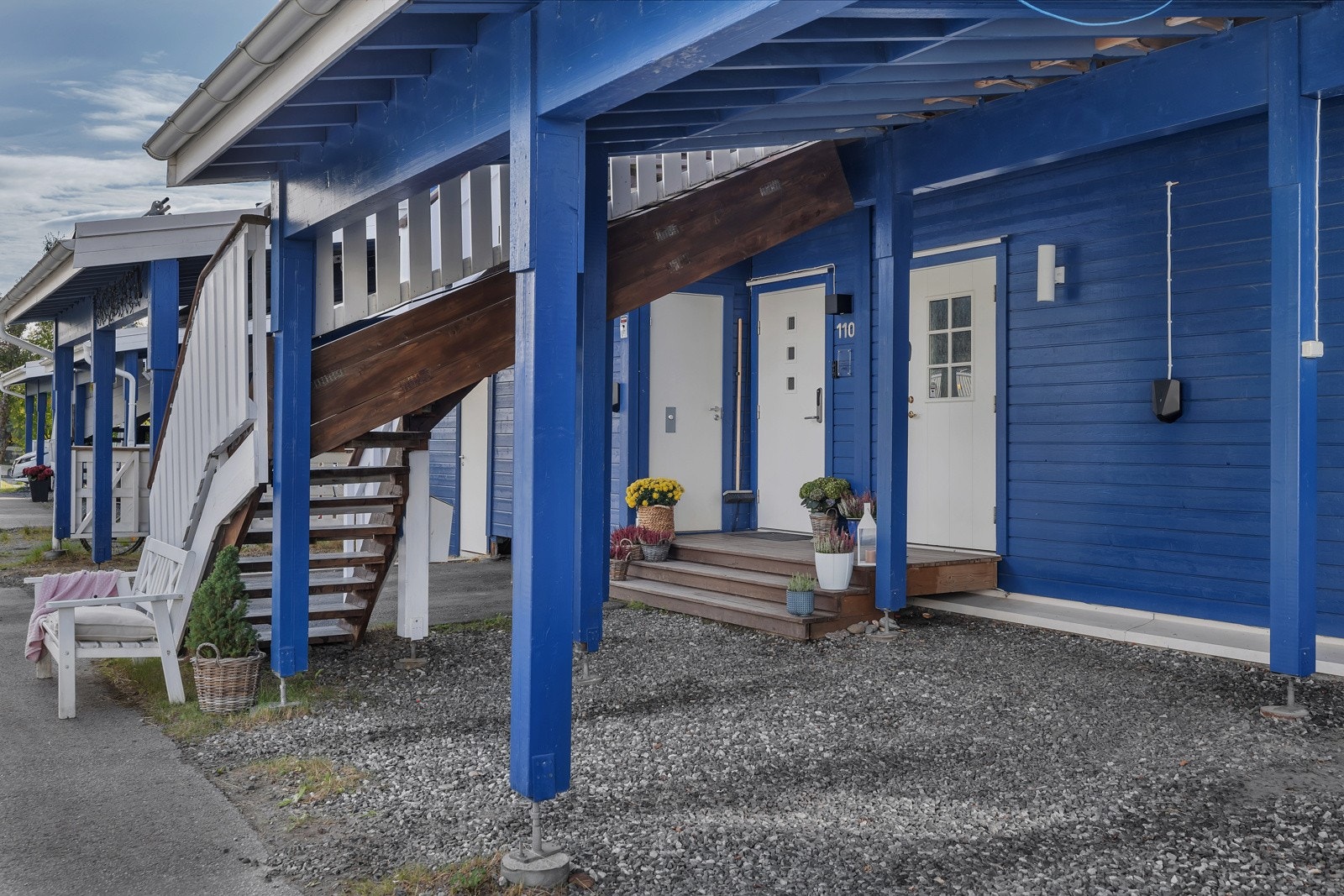 Til boligen er det egen carport i tilknytning inngangspartiet Galleribilde