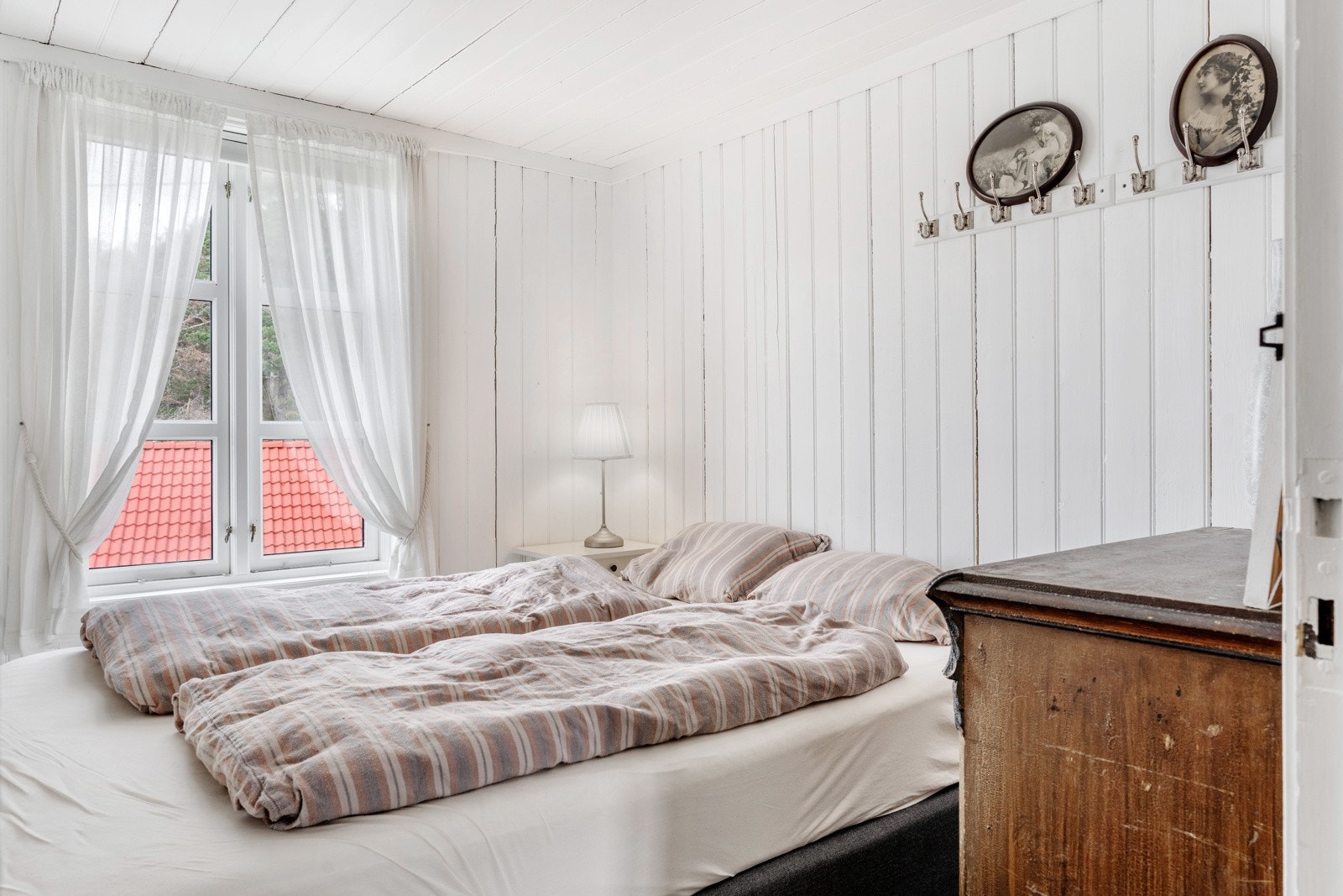 ett av fire soverom i hovedhus Galleribilde