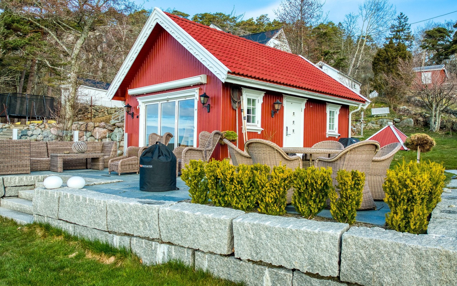 Anneks består av stue, kjøkken, soverom, bad og hems Galleribilde