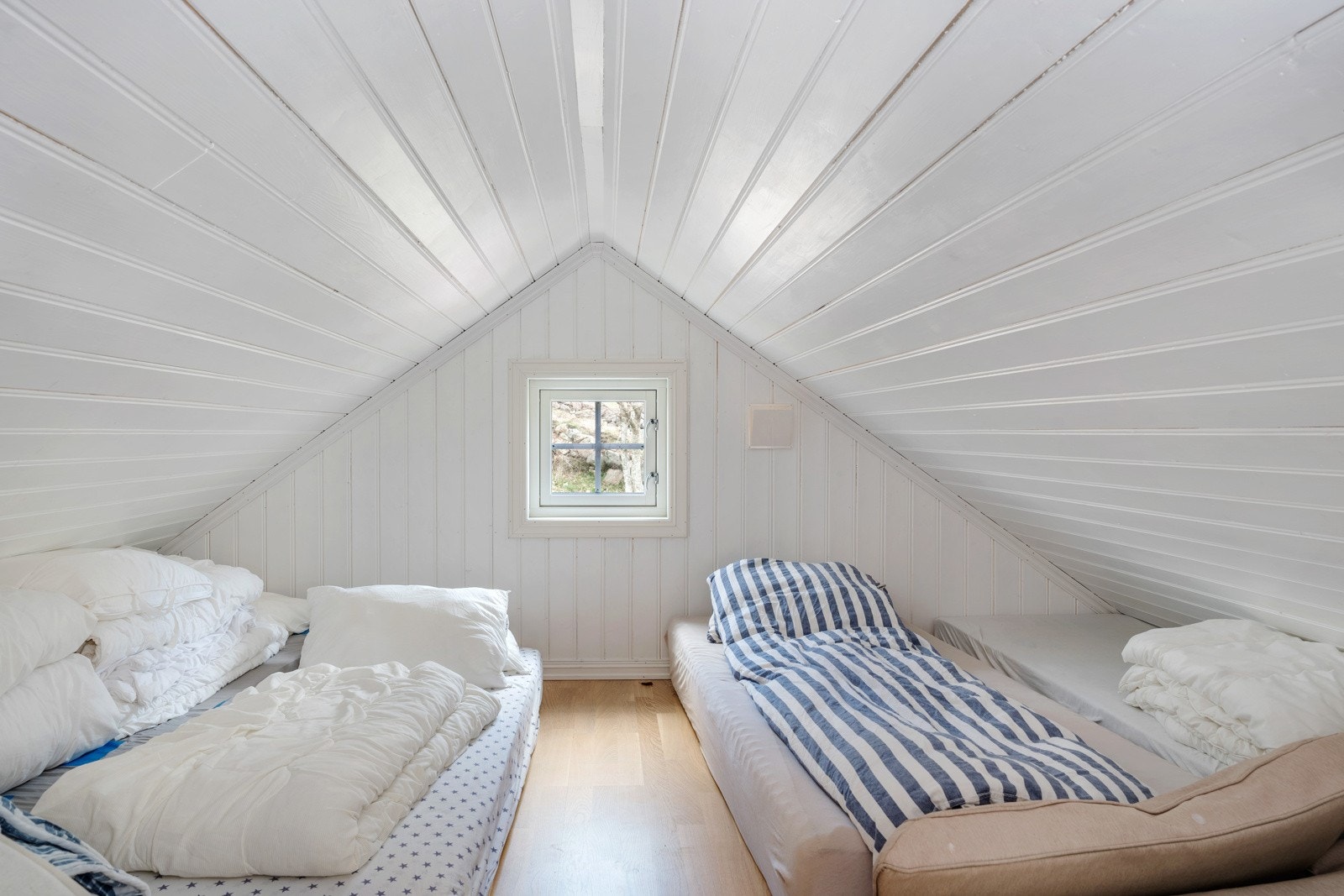 Romslig hems, sjøbod Galleribilde