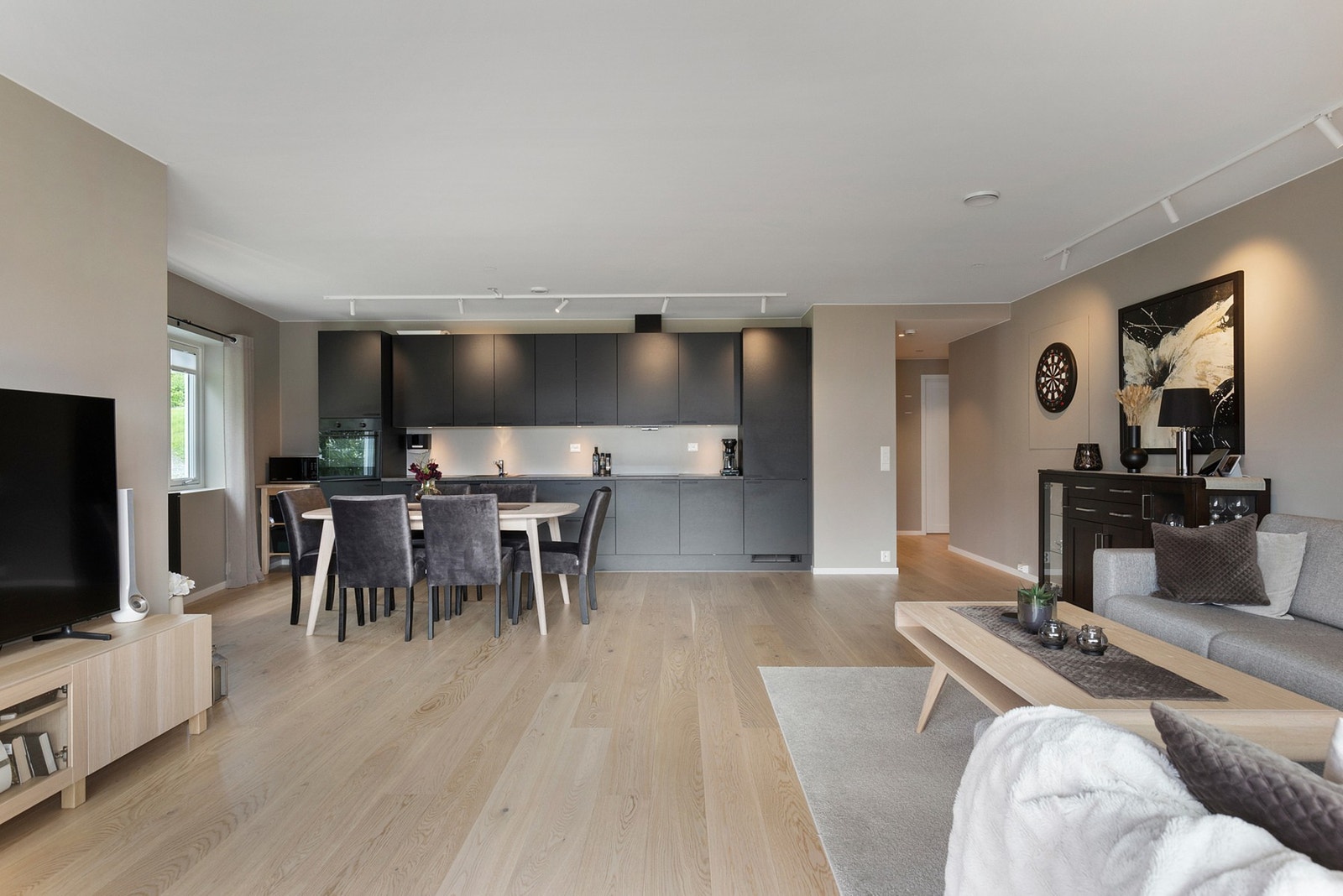 Lundlia 5 - Presentert av EiendomsMegler1 ved Mathias Åsvang. Ta kontakt for å avtale visning. Galleribilde