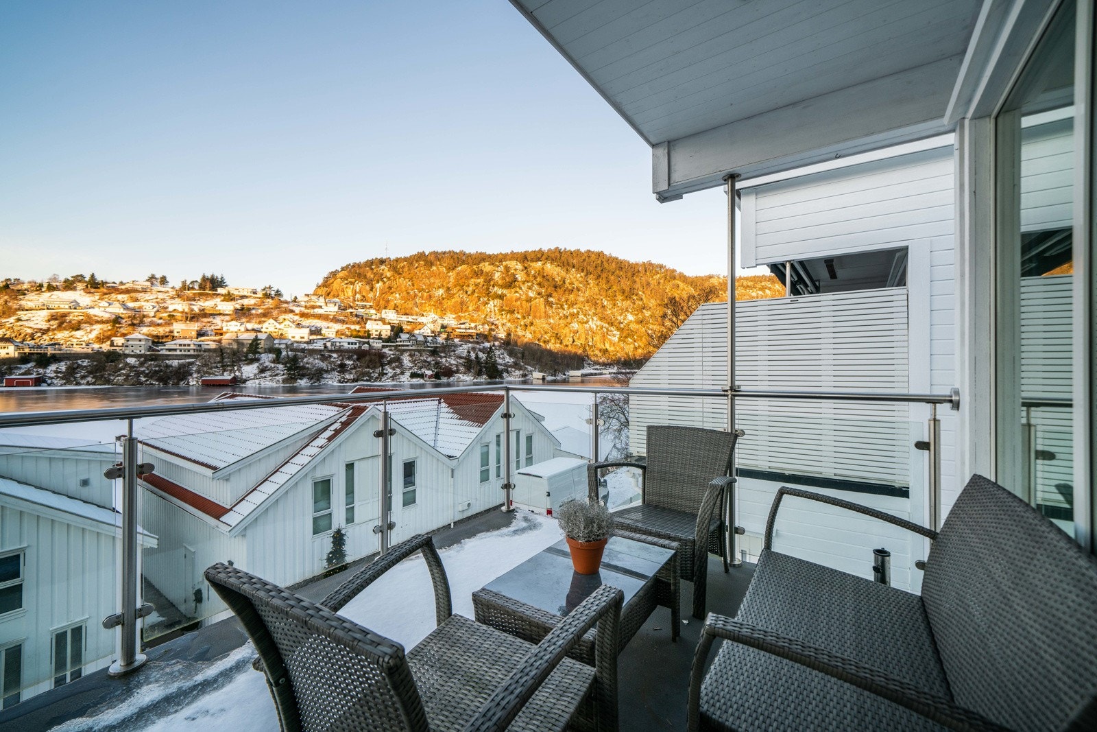 Veranda med flott utsikt. Galleribilde