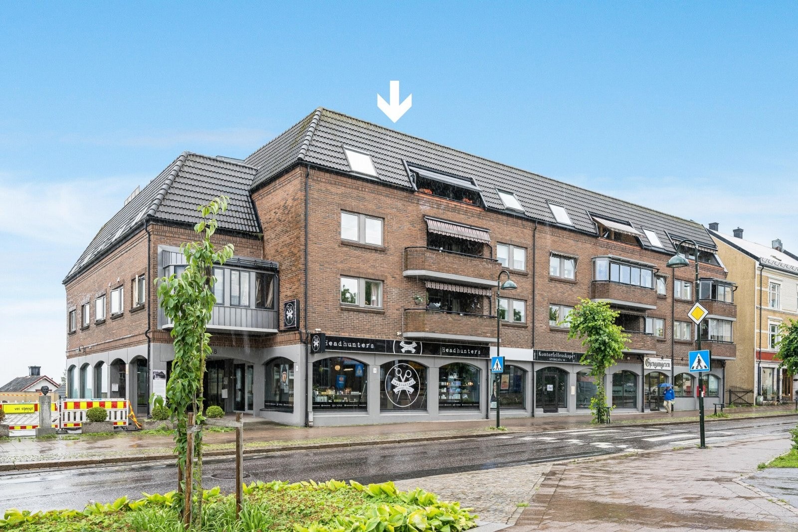 Leiligheten ligger i toppetasjen av bygget, supersentralt i Horten sentrum med gangavstand til det meste. Galleribilde