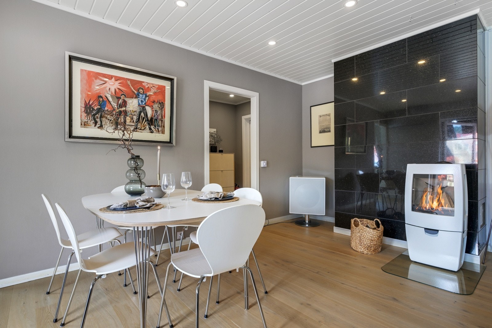 Det er god plass til spisebord der man kan samle venner og familie. Galleribilde