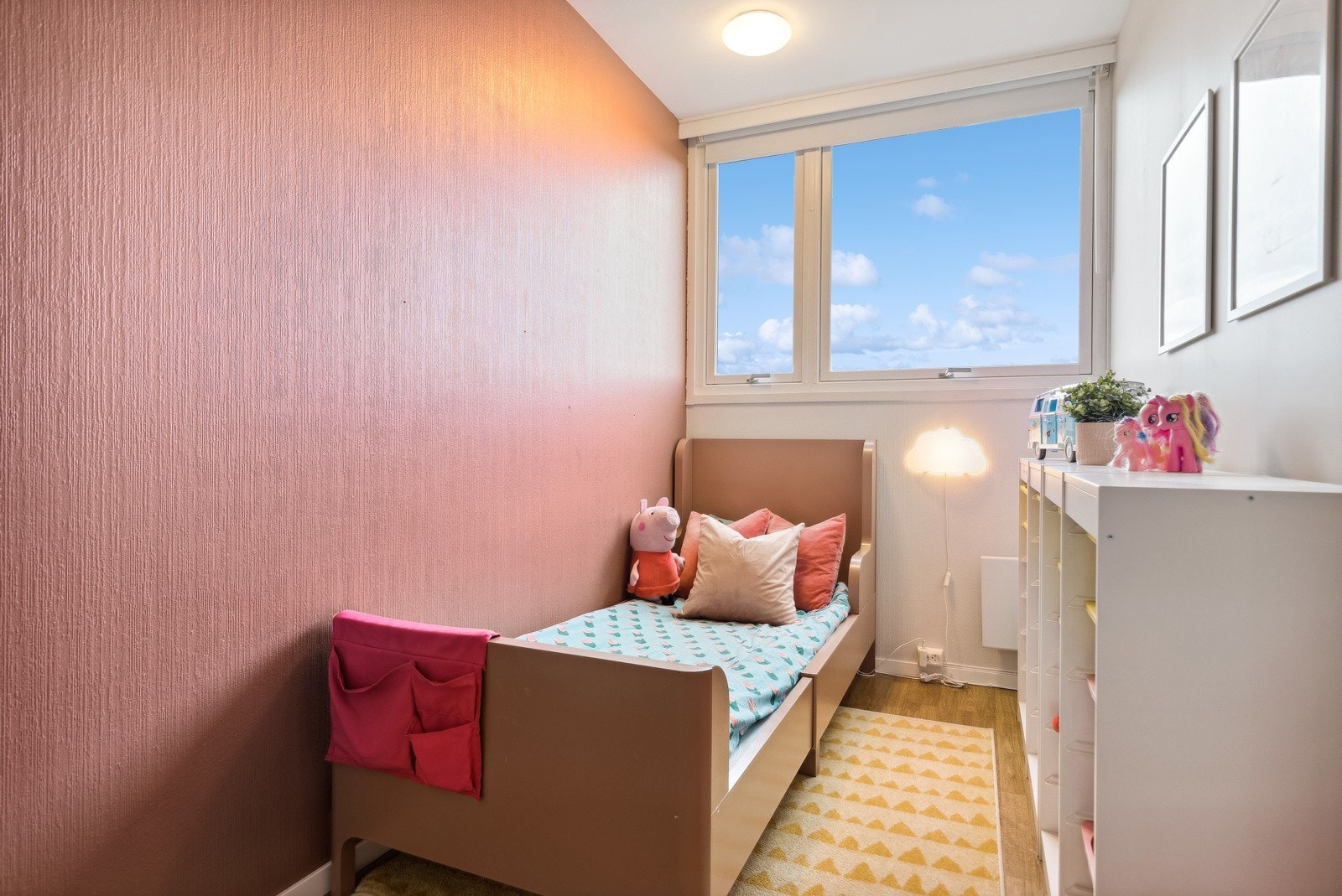 Leiligheten har totalt 3 soverom. Galleribilde