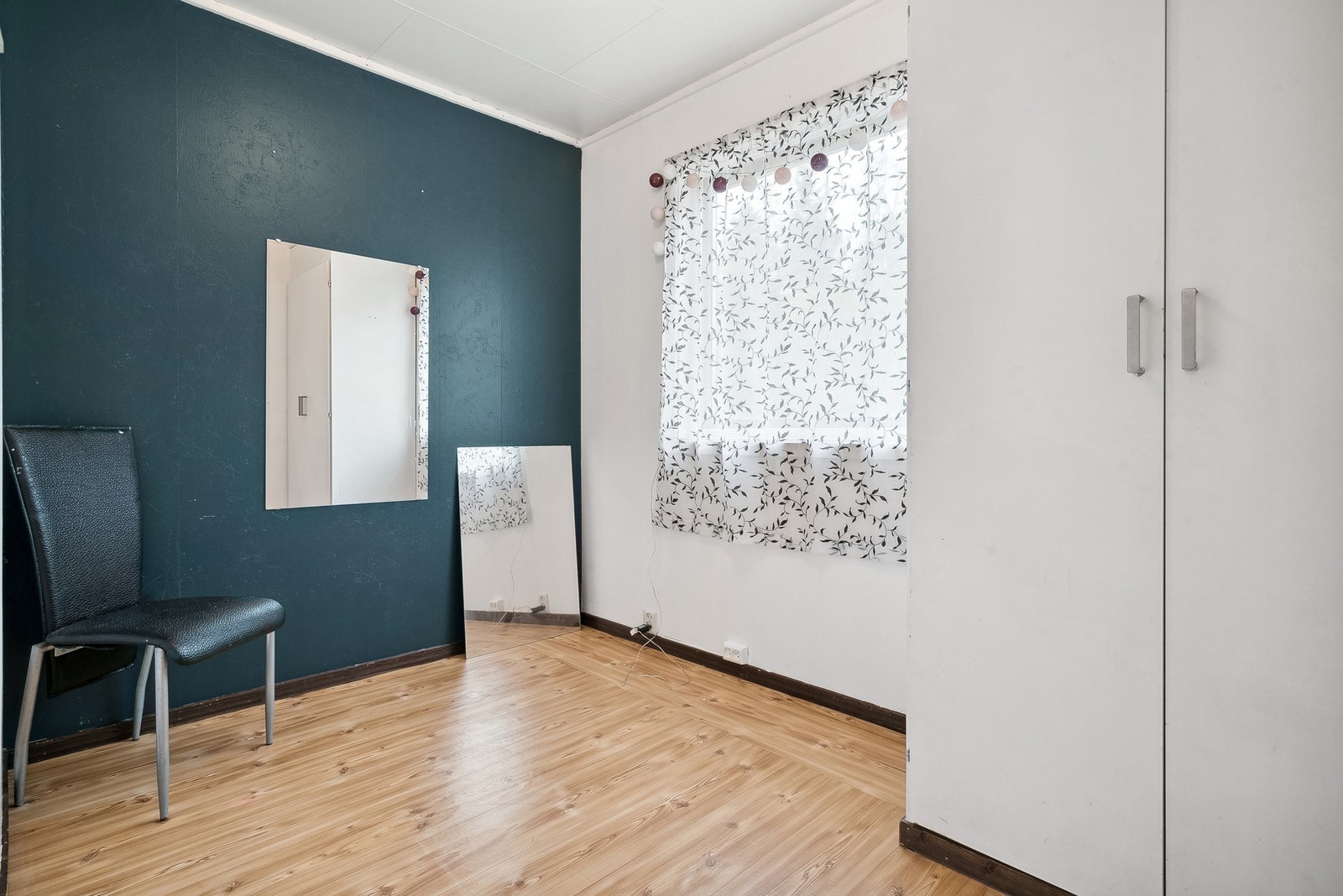 Soverom nr. 2 av 3 i hovedetasjen. Galleribilde