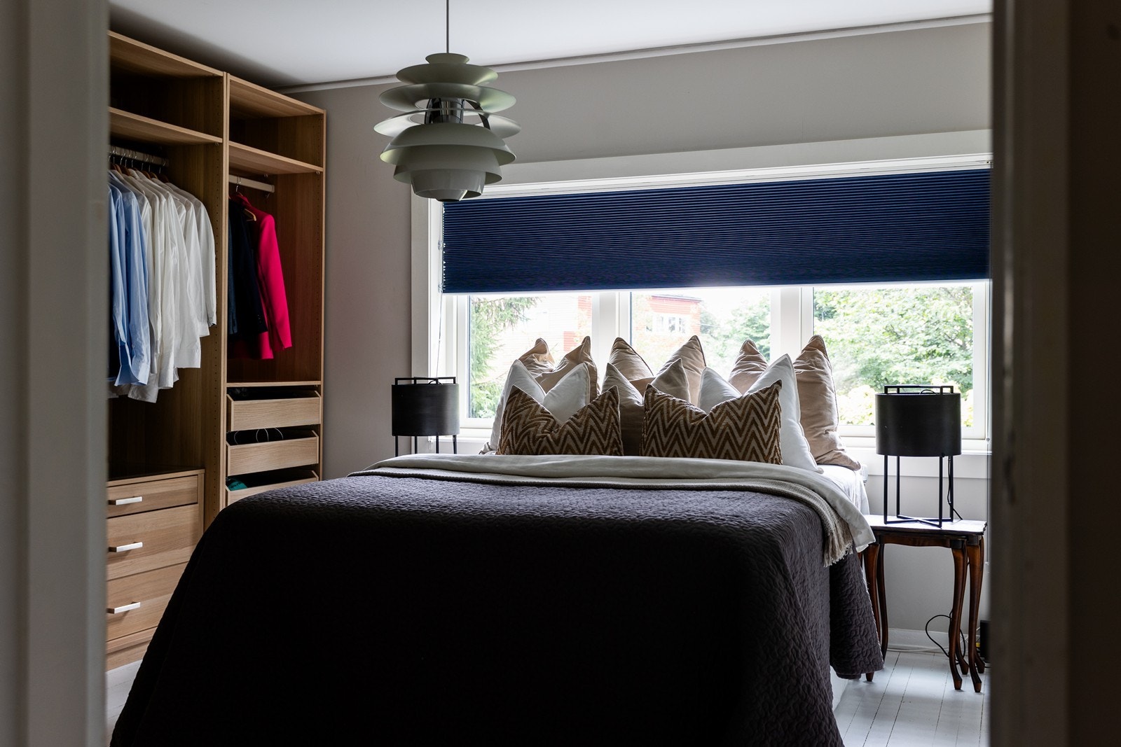 Hovedsoverom med nyere rommelig garderobe Galleribilde