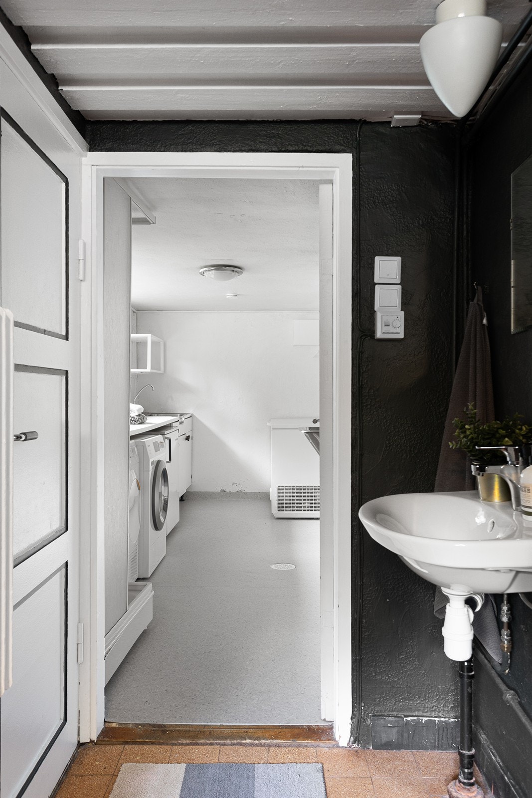 Romslig vaskerom Galleribilde