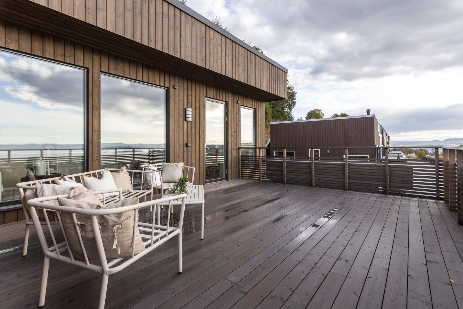 Romslig veranda med utgang fra stue Galleribilde