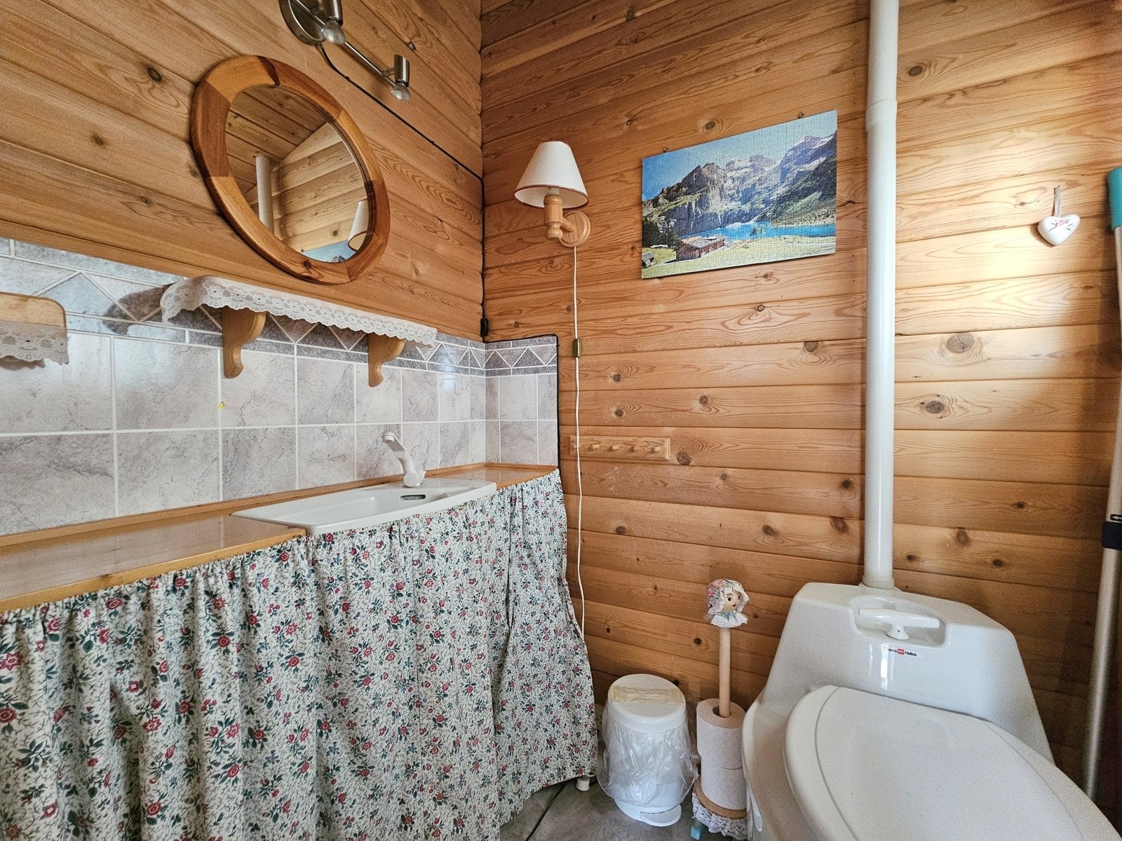 Vaskerom med toalett Galleribilde