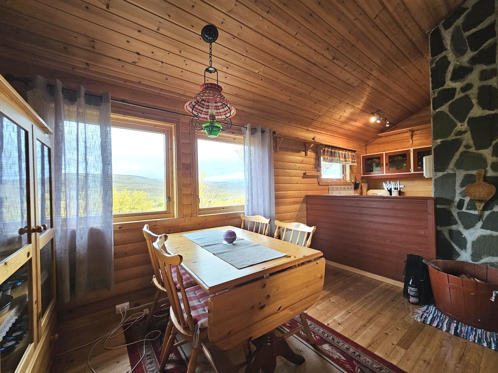 Spisestue med flott utsikt mot fjorden Galleribilde