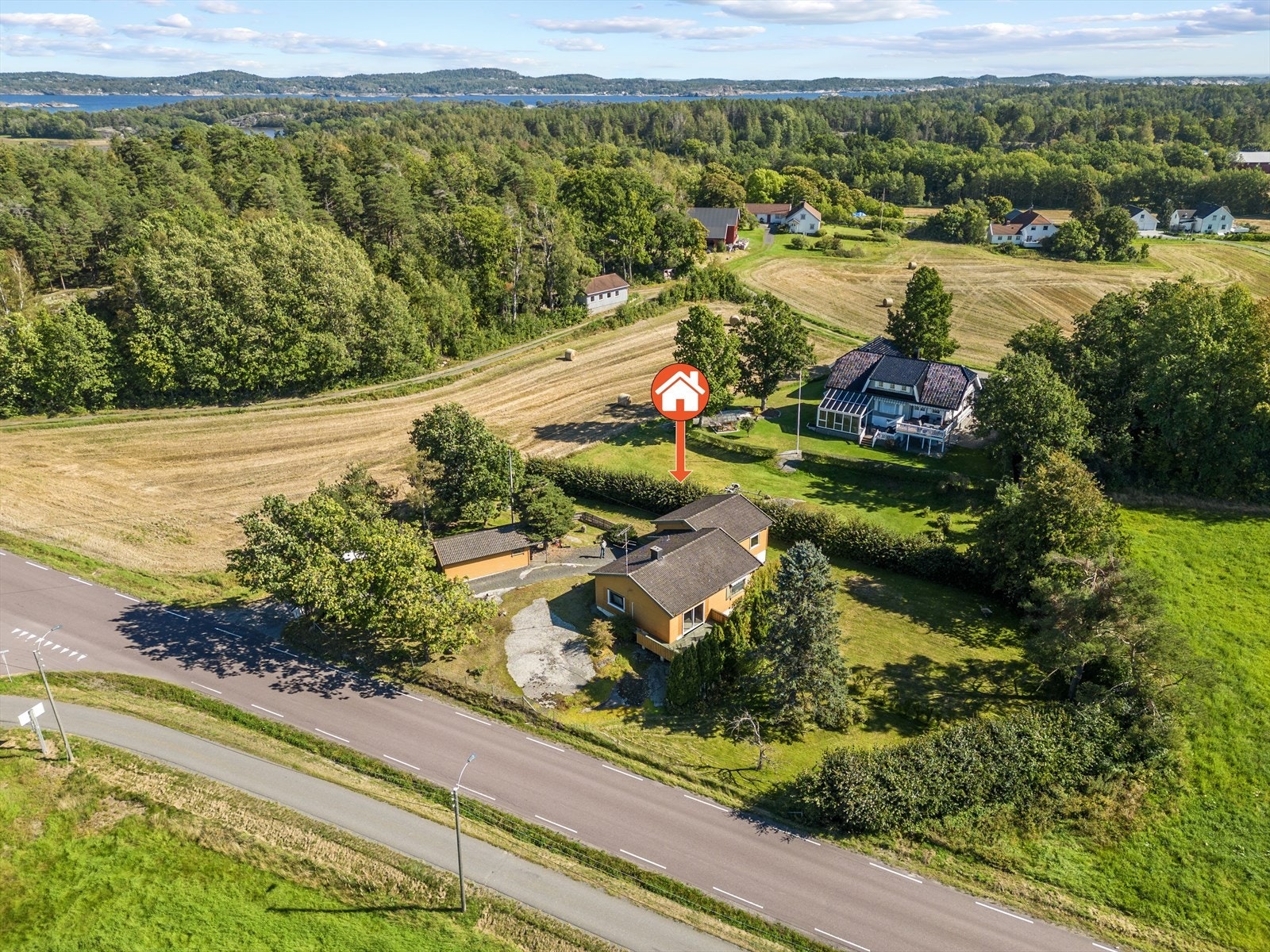 Det er kun en nabo på baksiden av boligen Galleribilde