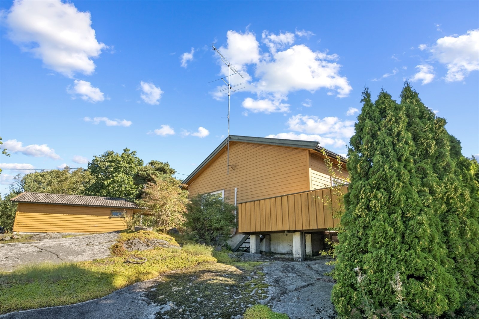 Deler av tomten står på fjell Galleribilde