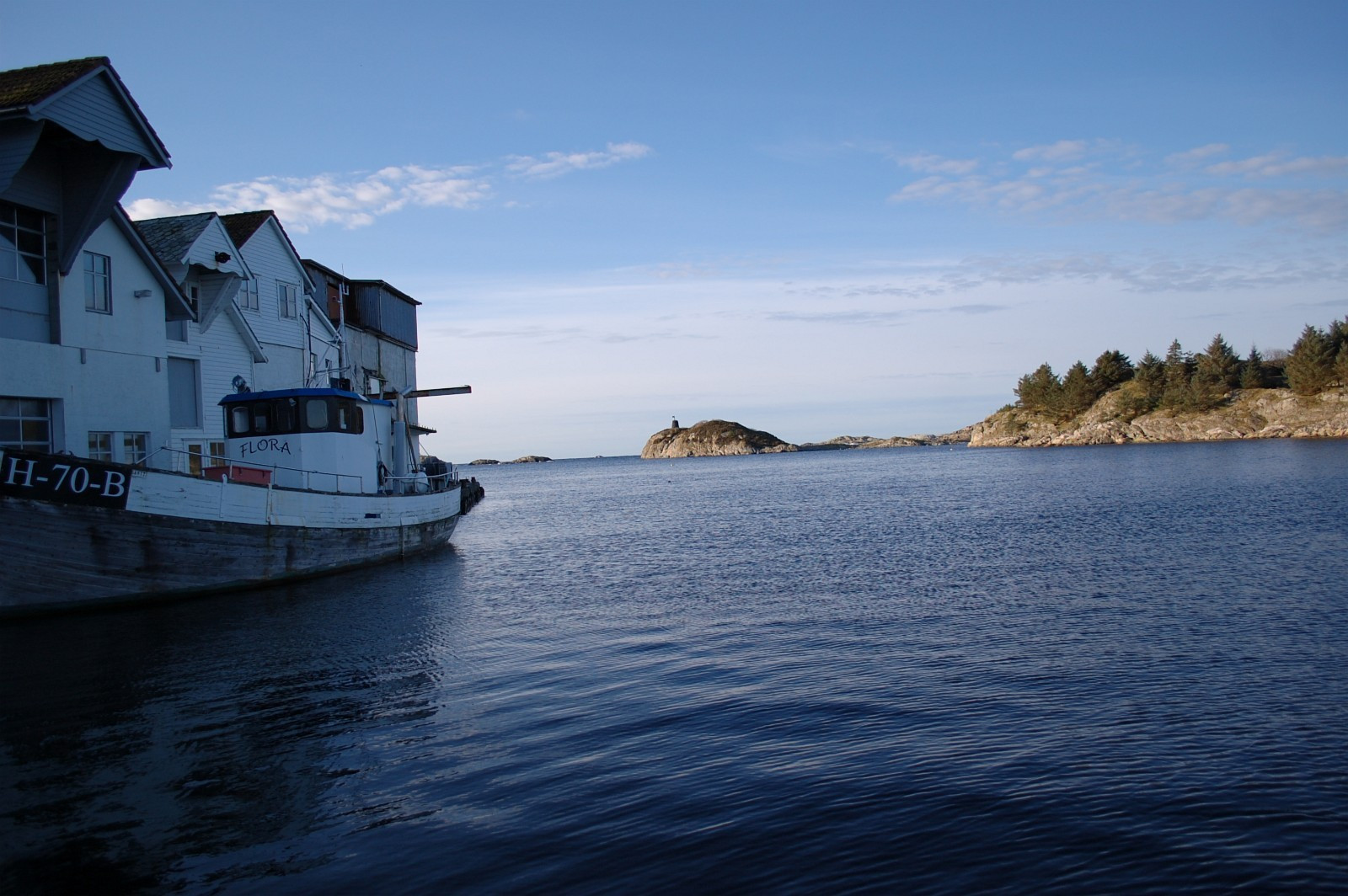 Stemningsbilde med Kattholmen i bakgrunnen