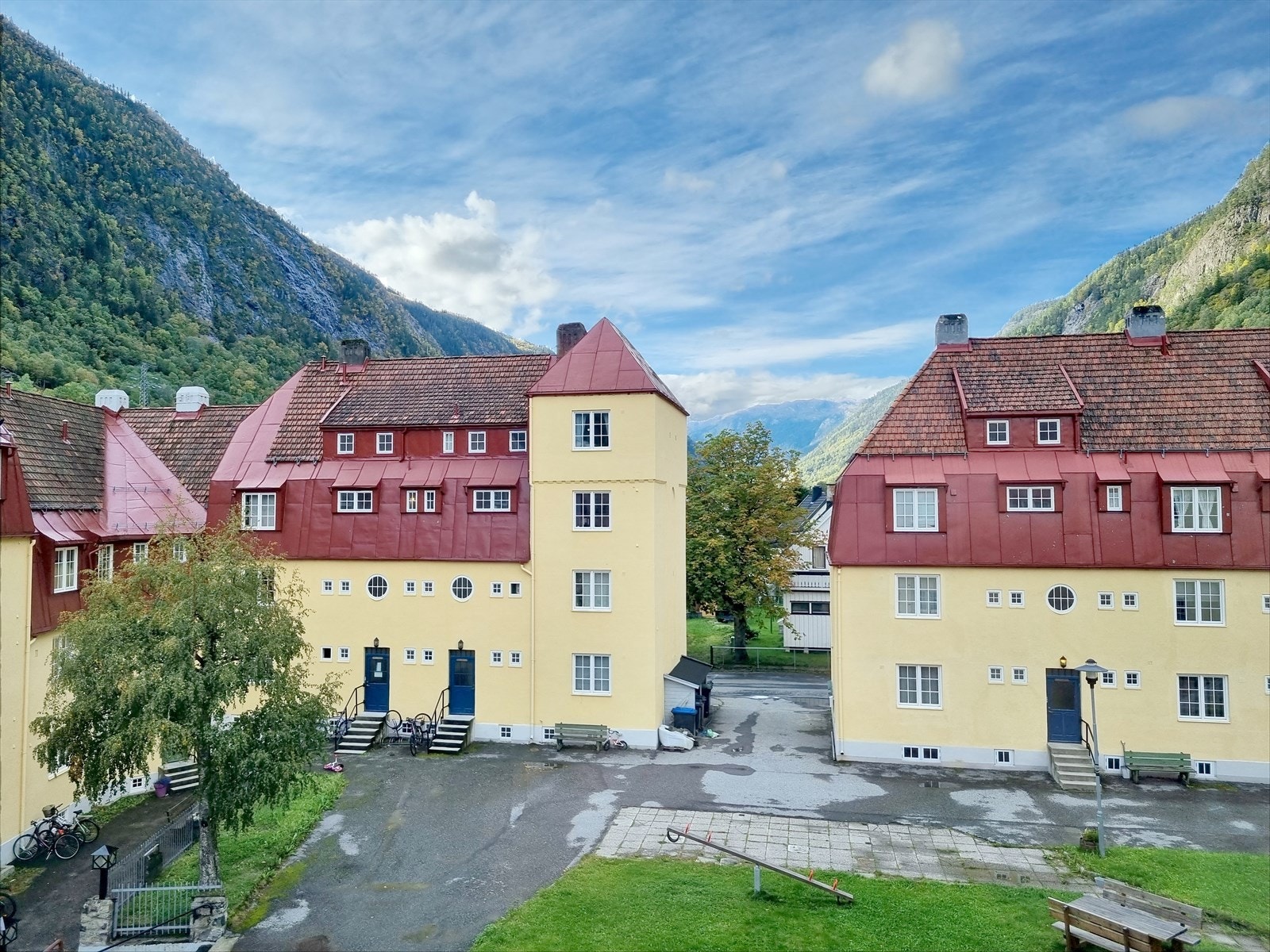 Bakgården i borettslaget Galleribilde
