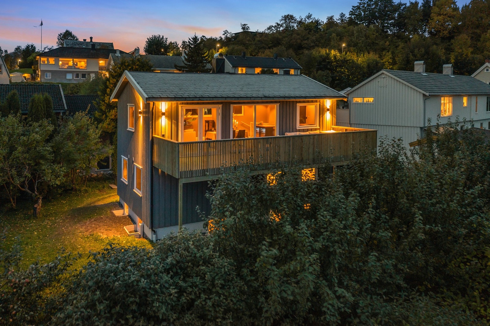 Flott, innholdsrik enebolig med utleiedel. Galleribilde
