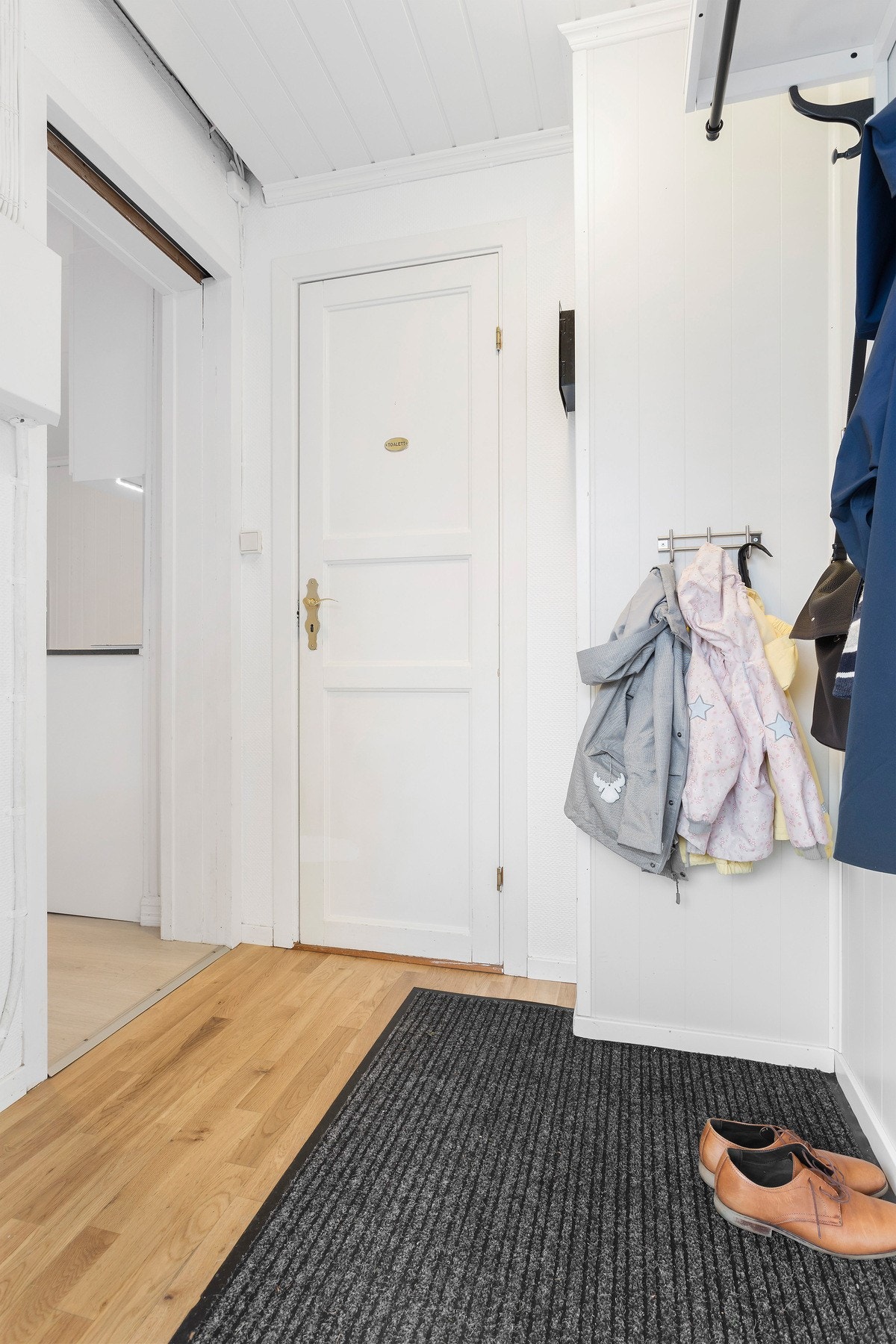Gang/Entre med plass til enkel garderobe. Galleribilde