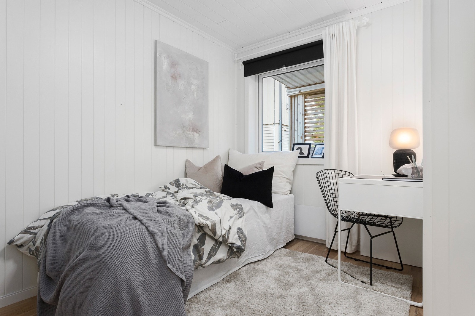Soverom 2 er på 6 kvm. Plass nok til seng, garderobe og skrivepult. Galleribilde