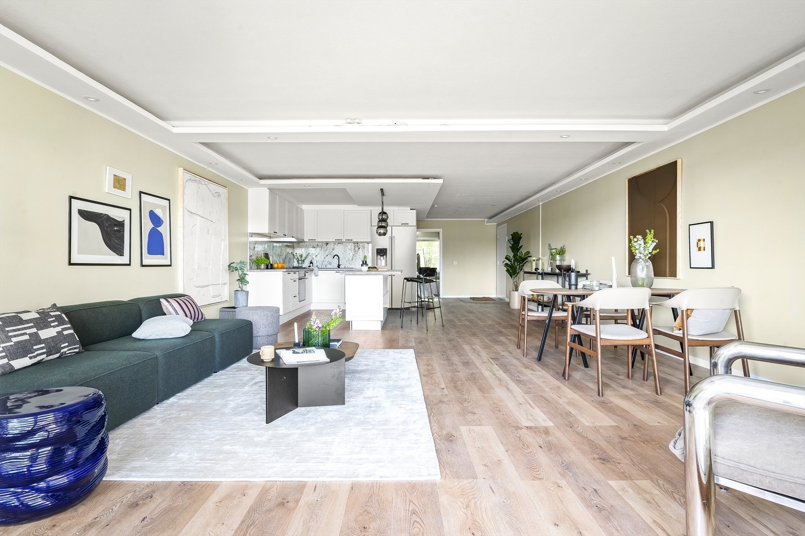 Stue/-kjøkkenrommet er på ca. 48 kvm Galleribilde