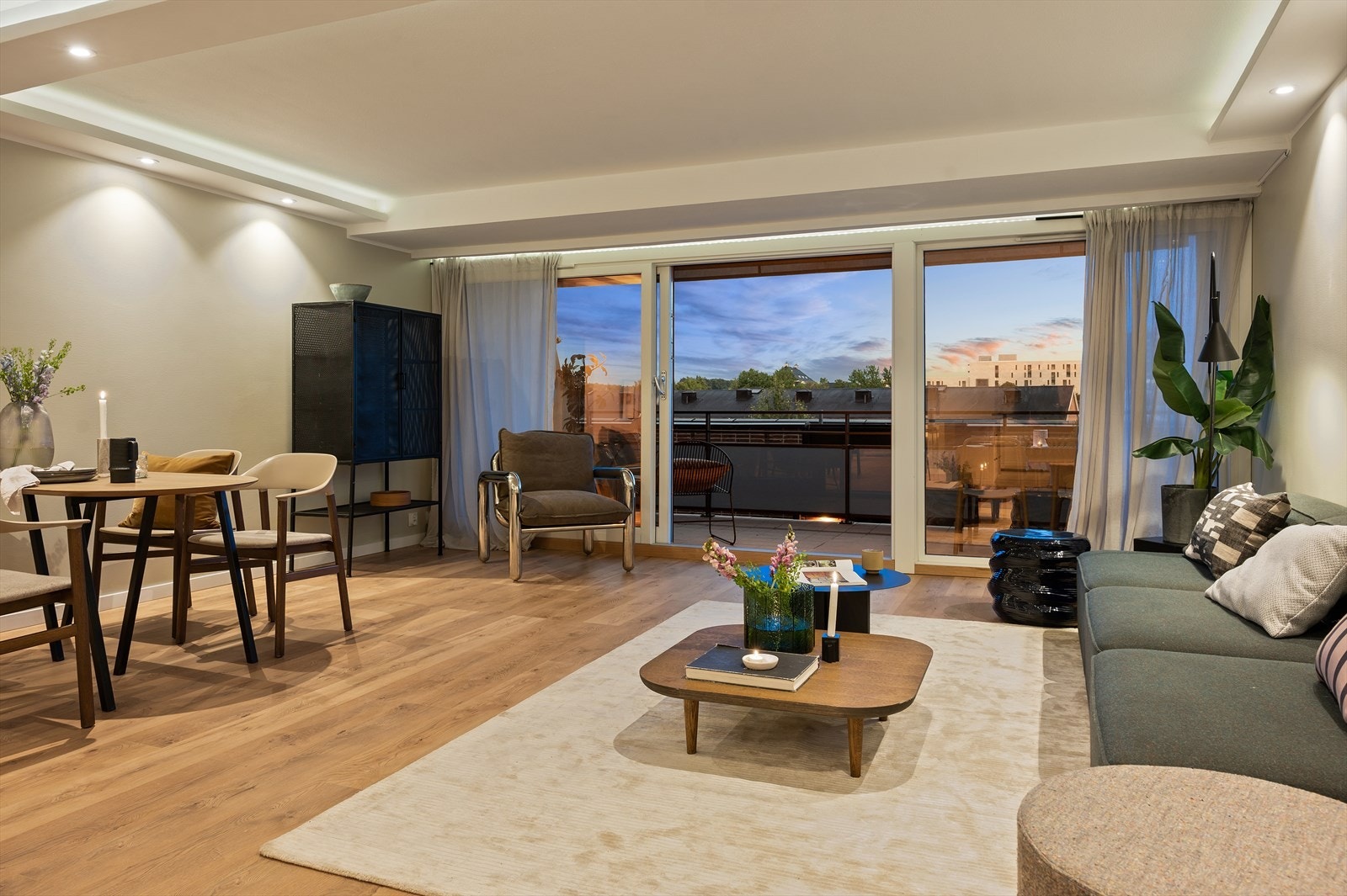 Her får du god plass til spisebord for hyggelige middager med familie og gode venner Galleribilde