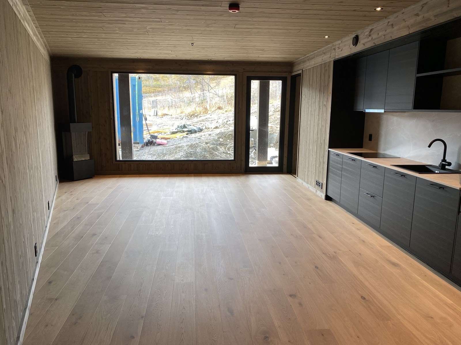 Vannbåren gulvvarme i kjøkken/stue og gasspeis Galleribilde