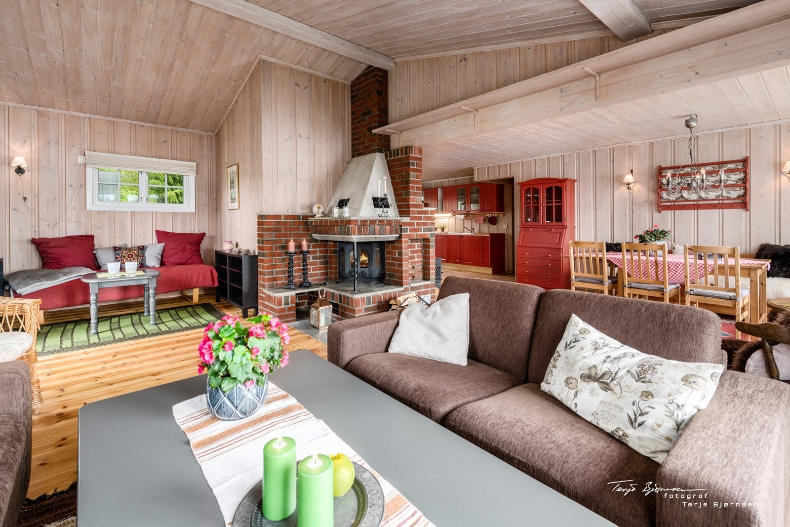 God plass til salong, spisestue og flere sittesoner. Galleribilde