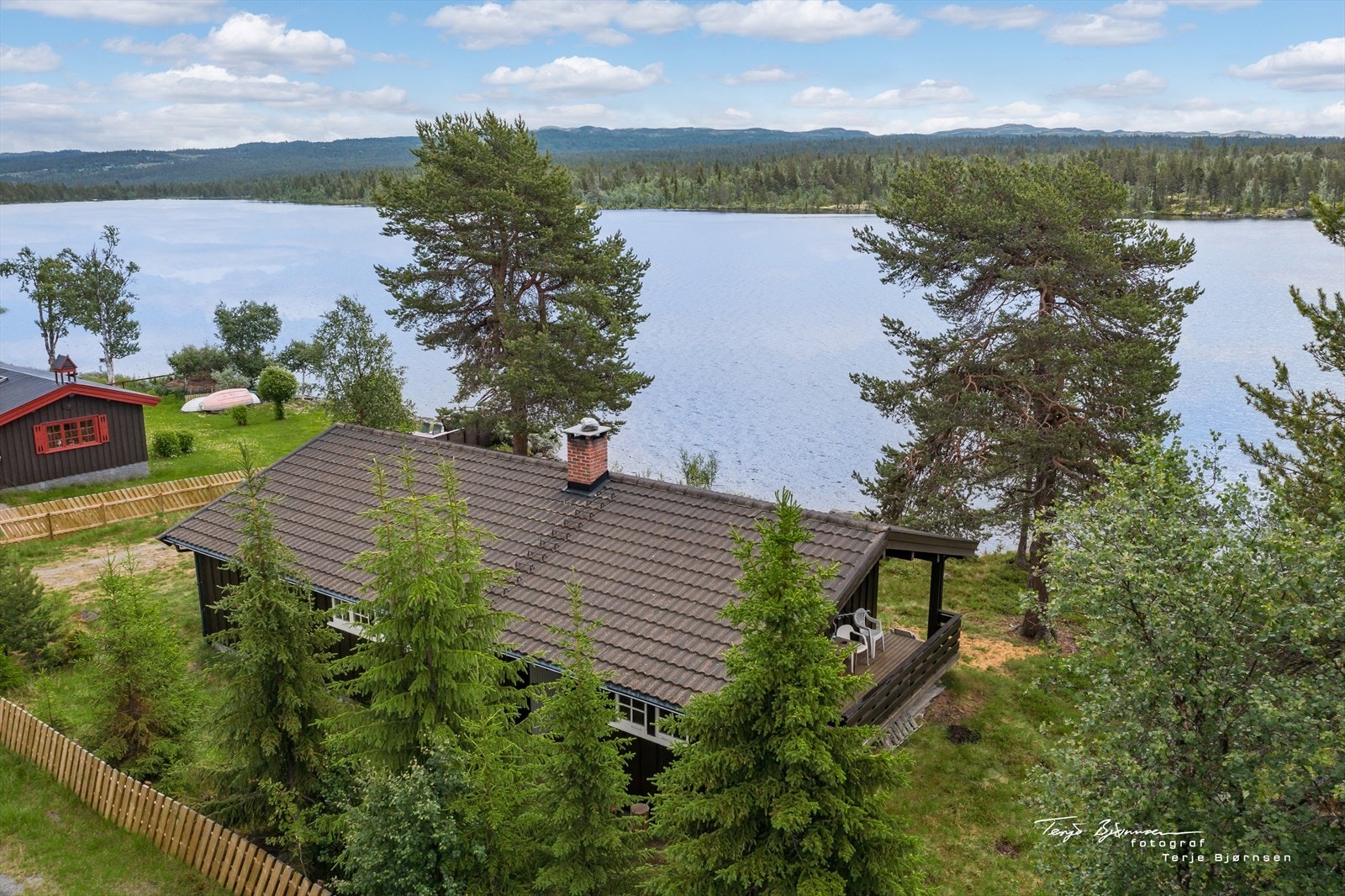 Vannet har blant annet fjellørret. Vannet er grundt og egner seg også fint til bading. Galleribilde